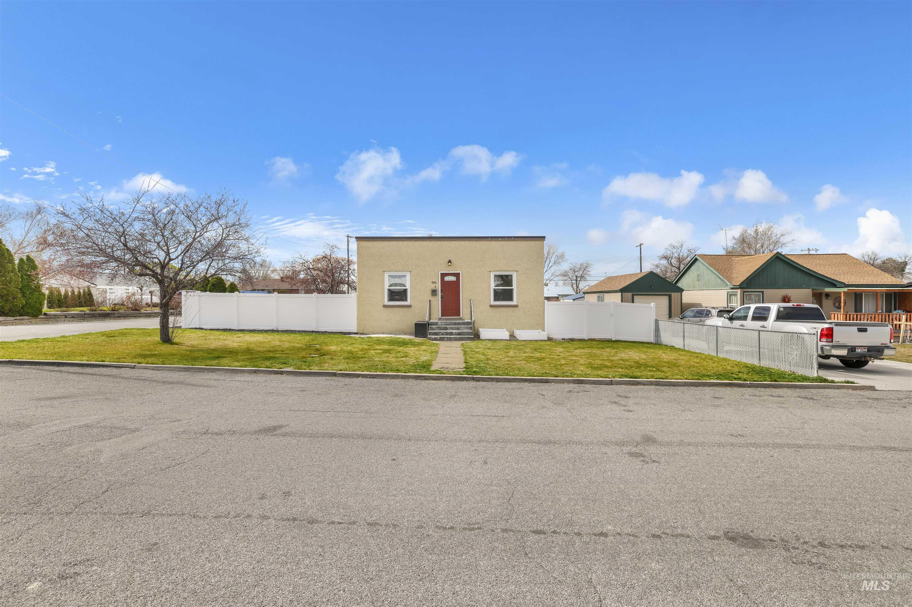 801 N 12th Ave, Buhl, Idaho 83316-1413, 2 Bedrooms, 1 Bathroom, Residential For Sale, Price $270,000,MLS 98978422