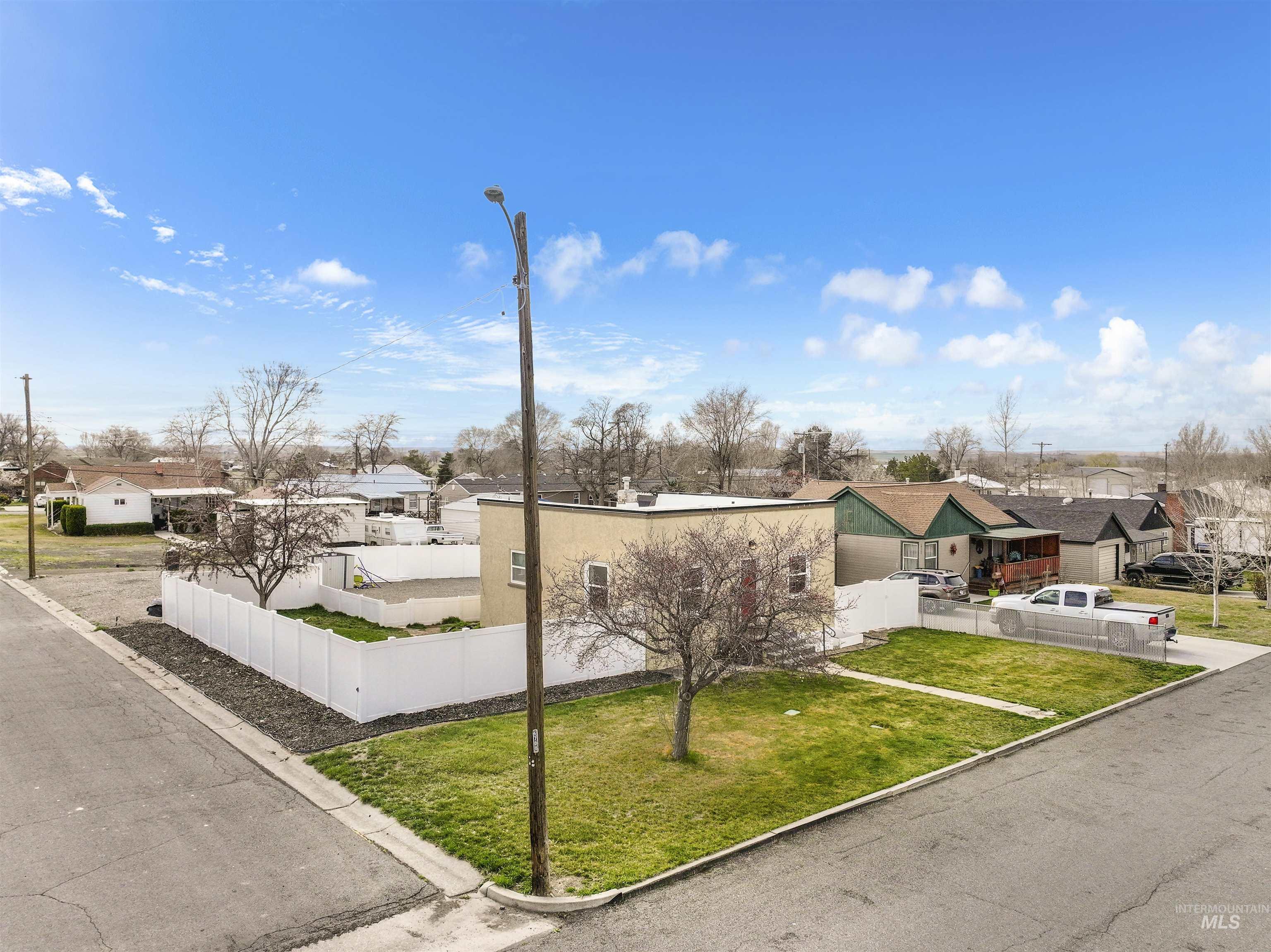 801 N 12th Ave, Buhl, Idaho 83316-1413, 2 Bedrooms, 1 Bathroom, Residential For Sale, Price $270,000,MLS 98978422