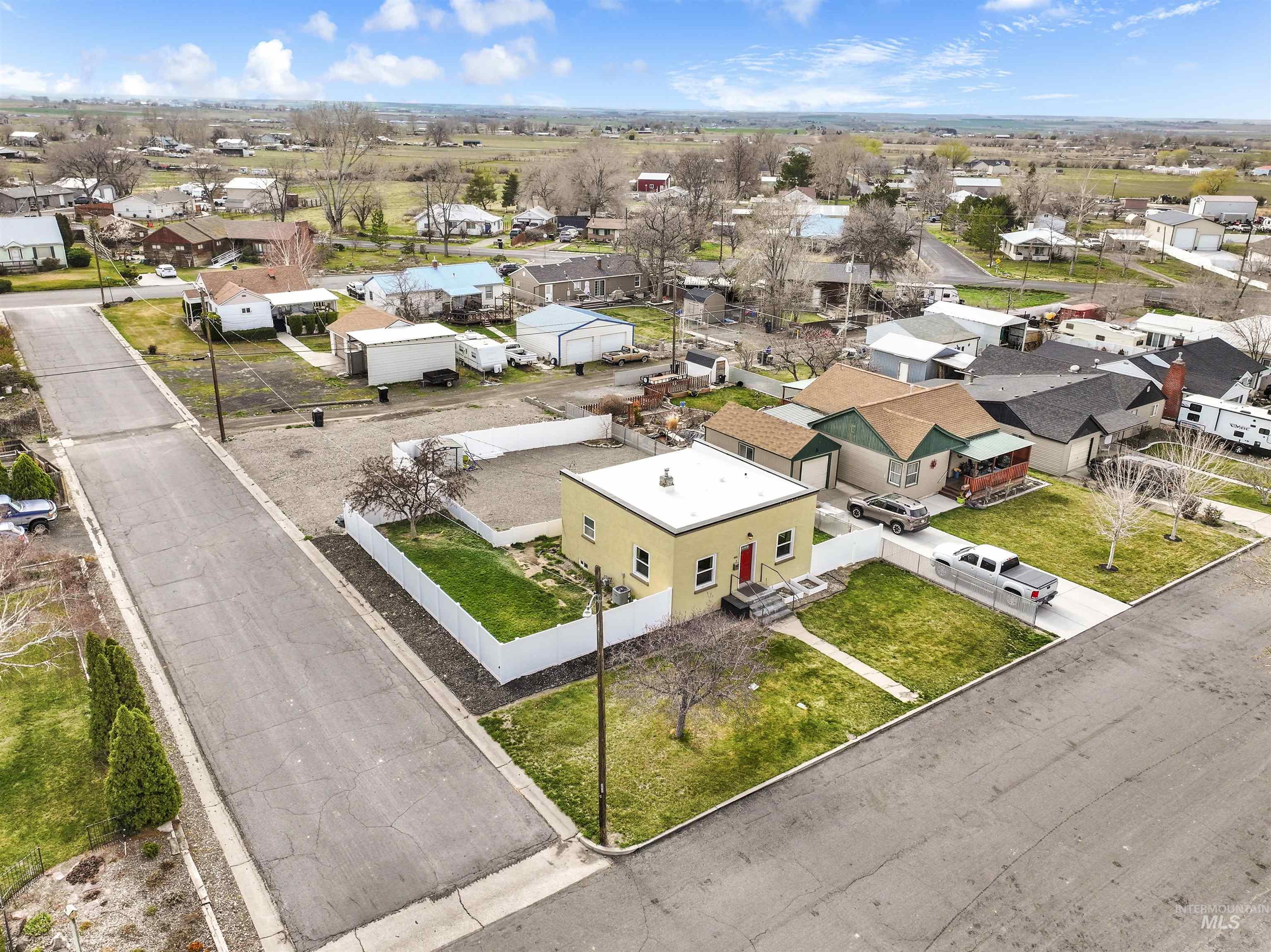 801 N 12th Ave, Buhl, Idaho 83316-1413, 2 Bedrooms, 1 Bathroom, Residential For Sale, Price $270,000,MLS 98978422