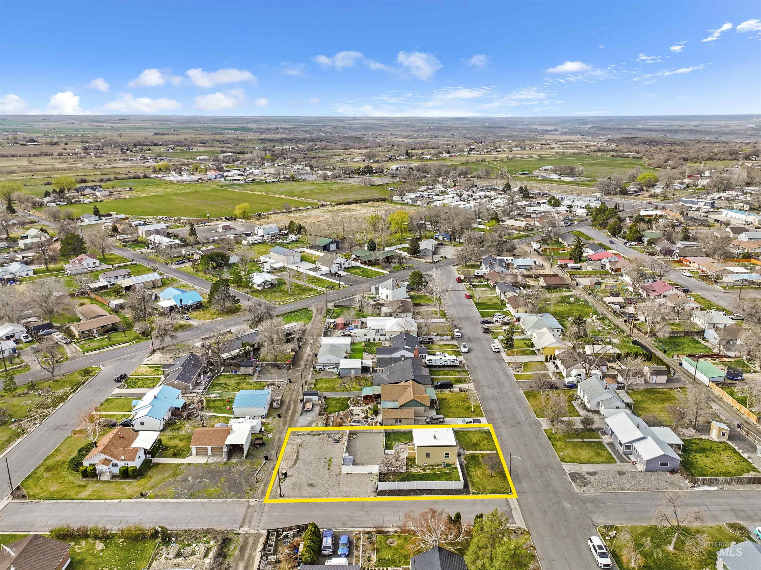 801 N 12th Ave, Buhl, Idaho 83316-1413, 2 Bedrooms, 1 Bathroom, Residential For Sale, Price $270,000,MLS 98978422