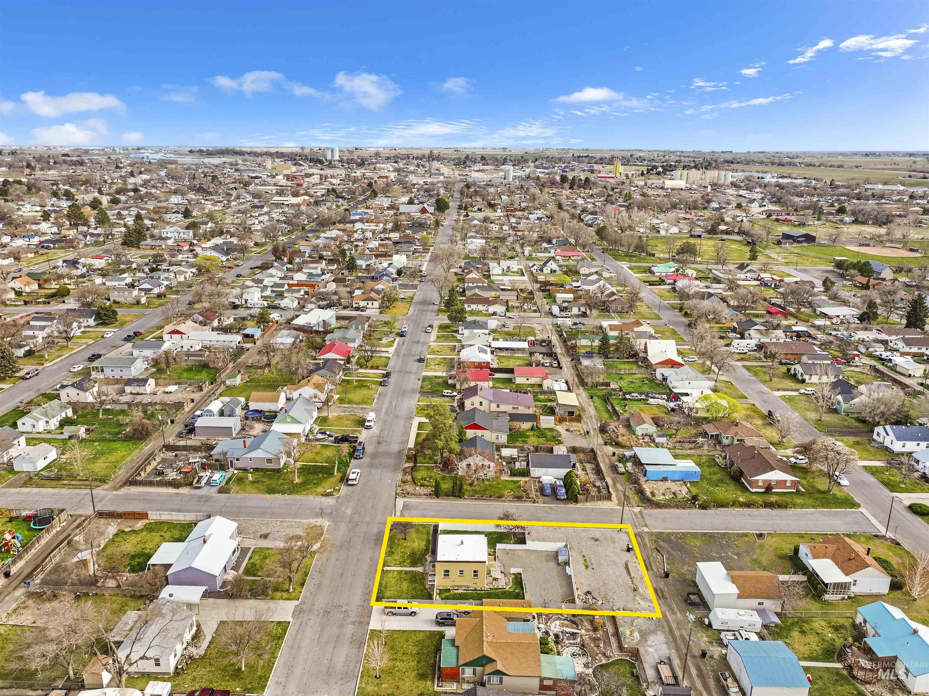 801 N 12th Ave, Buhl, Idaho 83316-1413, 2 Bedrooms, 1 Bathroom, Residential For Sale, Price $270,000,MLS 98978422