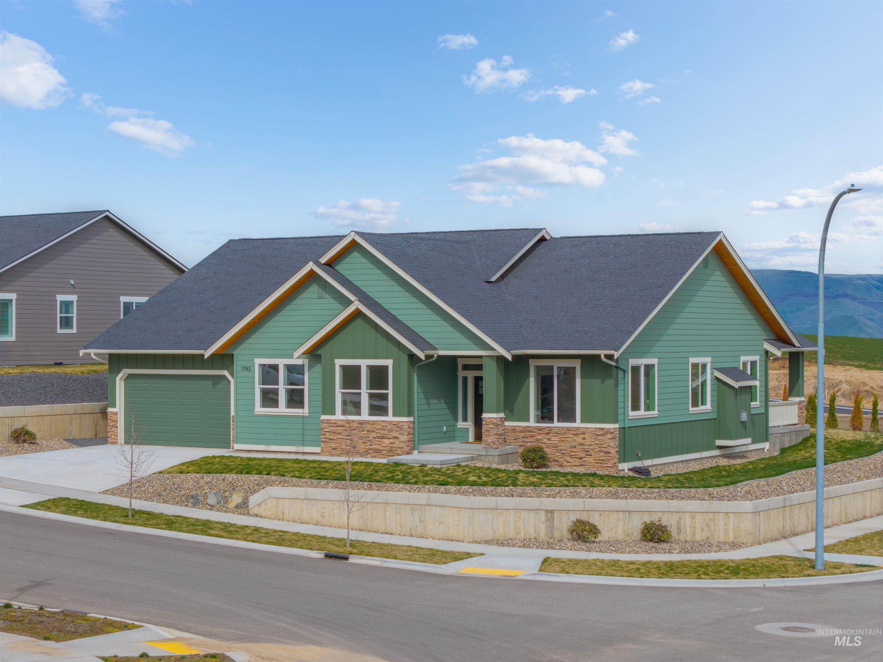 1743 Golden Hills Drive, Lewiston, Idaho 83501, 4 Bedrooms, 2.5 Bathrooms, Residential For Sale, Price $749,900,MLS 98978424