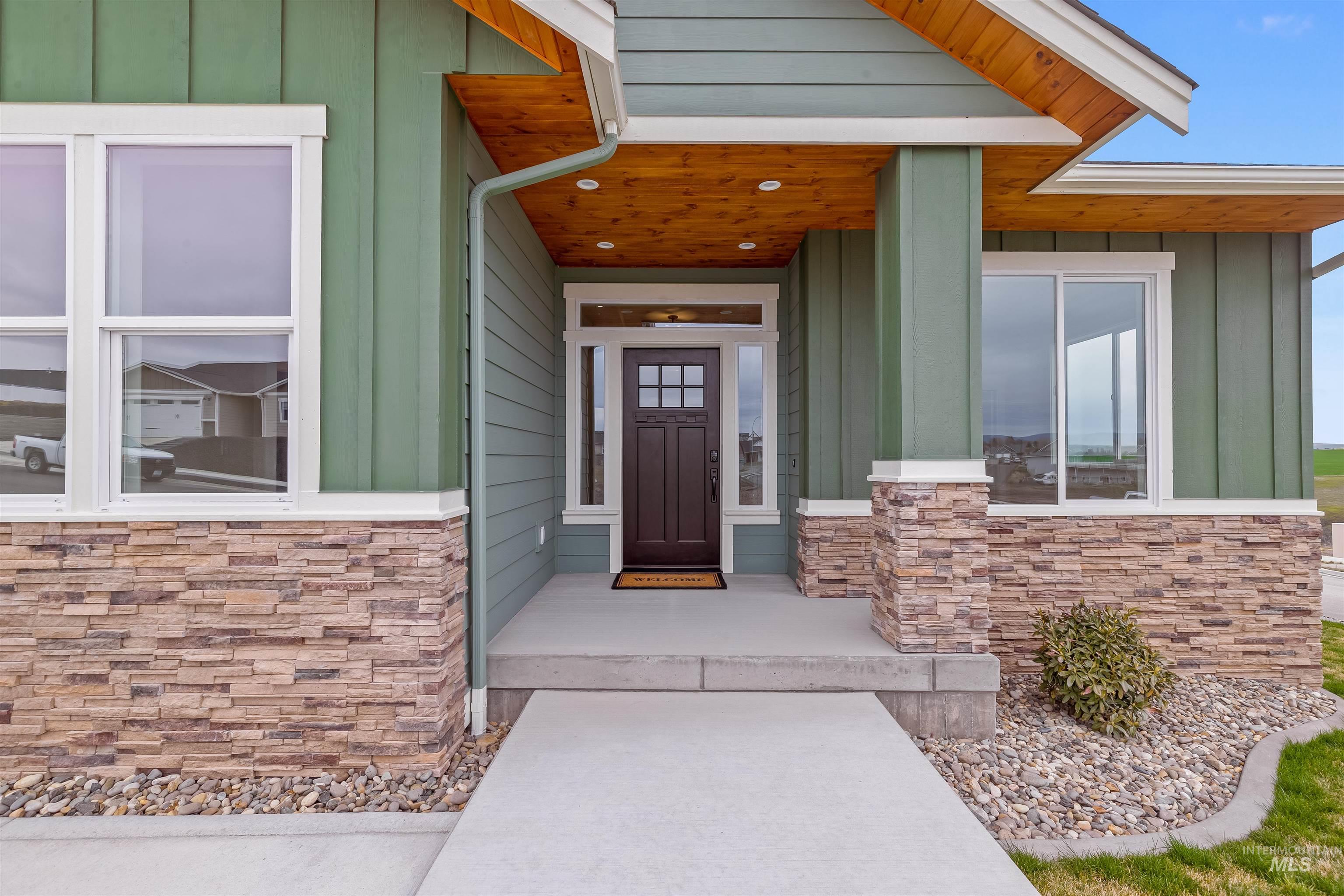 1743 Golden Hills Drive, Lewiston, Idaho 83501, 4 Bedrooms, 2.5 Bathrooms, Residential For Sale, Price $724,900, 98978424