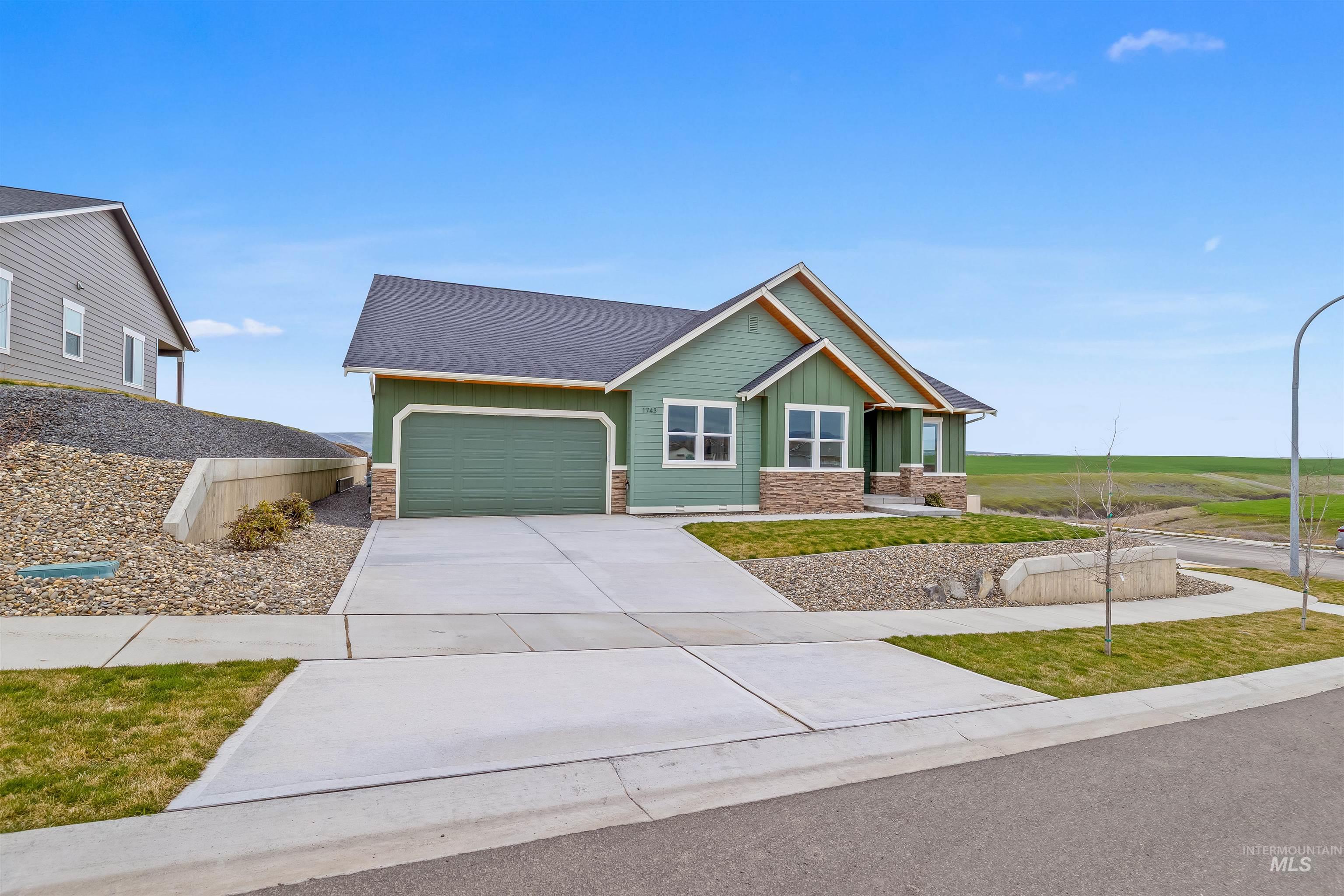 1743 Golden Hills Drive, Lewiston, Idaho 83501, 4 Bedrooms, 2.5 Bathrooms, Residential For Sale, Price $749,900,MLS 98978424