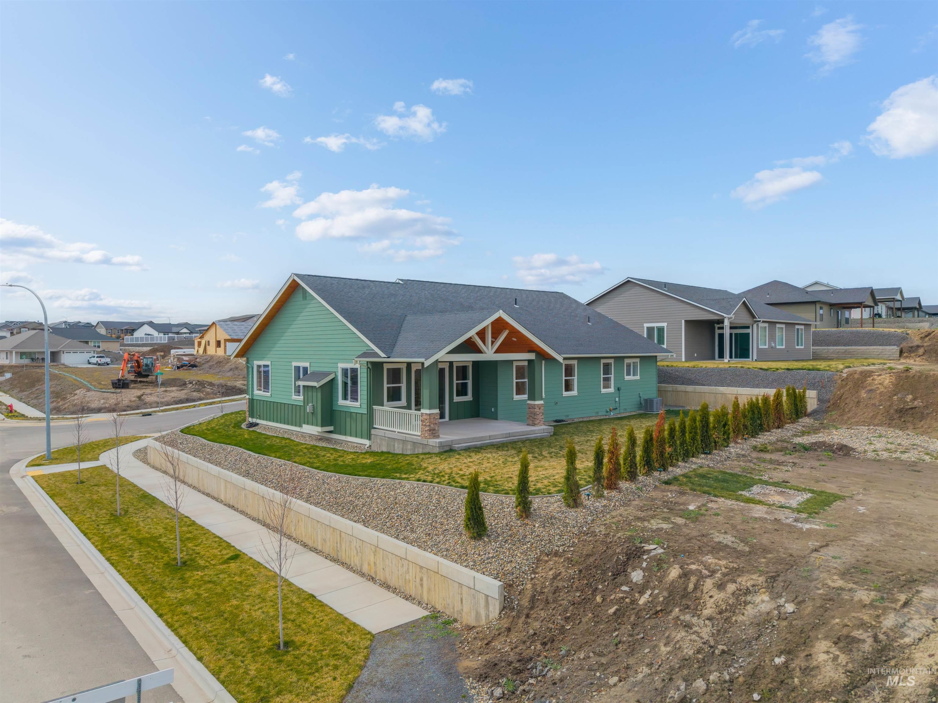 1743 Golden Hills Drive, Lewiston, Idaho 83501, 4 Bedrooms, 2.5 Bathrooms, Residential For Sale, Price $749,900,MLS 98978424