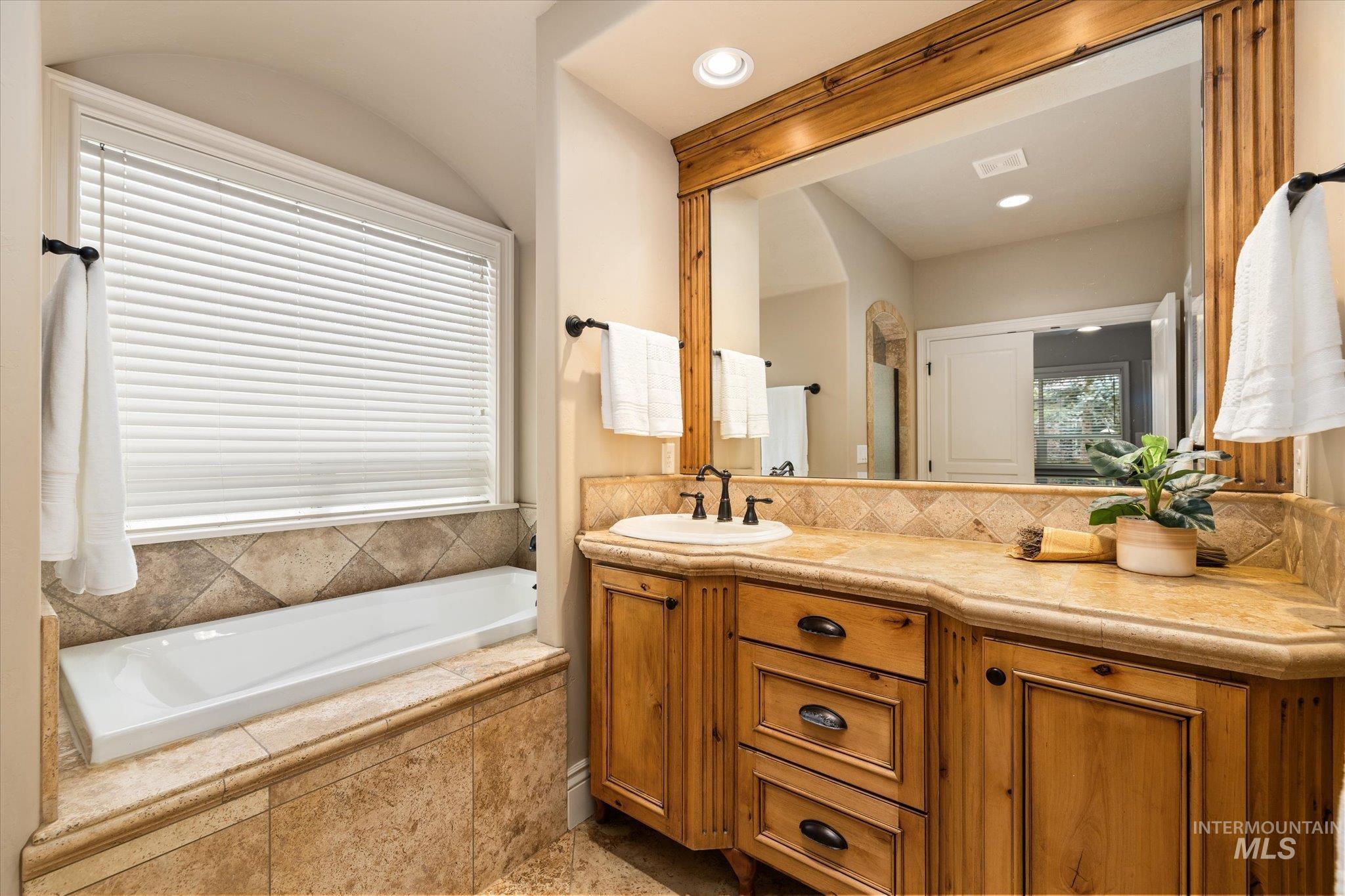 1664 W Par Ct, Eagle, Idaho 83616, 3 Bedrooms, 2 Bathrooms, Residential For Sale, Price $629,900,MLS 98978427