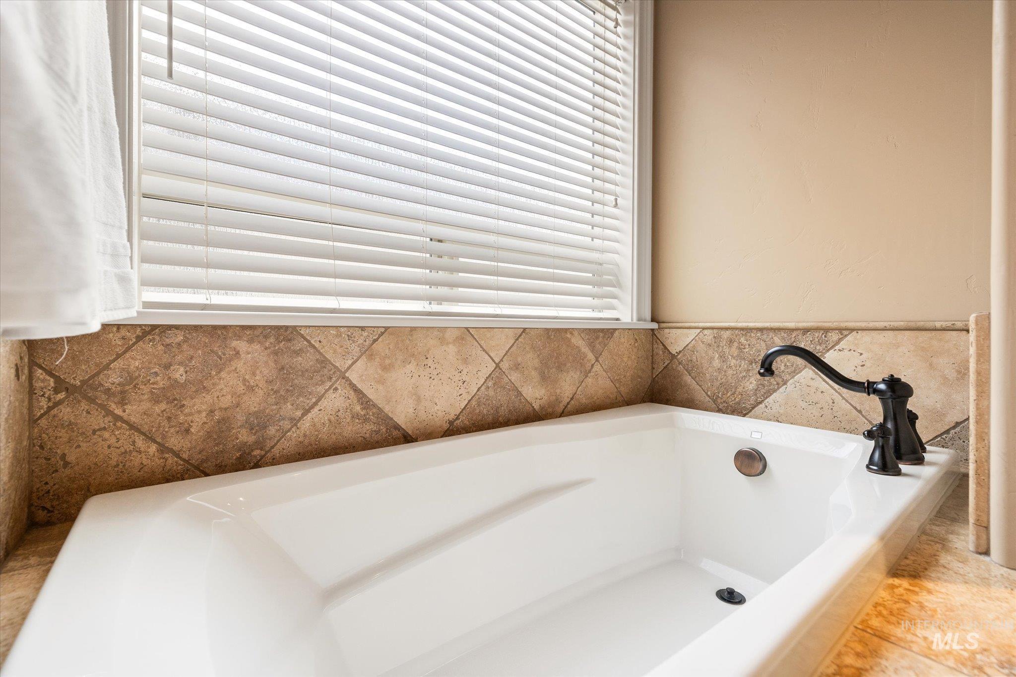 1664 W Par Ct, Eagle, Idaho 83616, 3 Bedrooms, 2 Bathrooms, Residential For Sale, Price $629,900,MLS 98978427