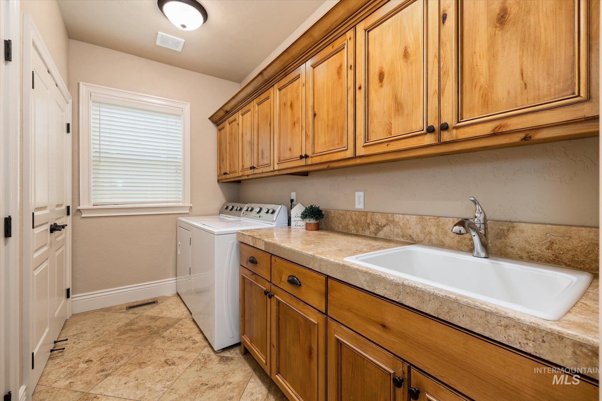 1664 W Par Ct, Eagle, Idaho 83616, 3 Bedrooms, 2 Bathrooms, Residential For Sale, Price $629,900,MLS 98978427