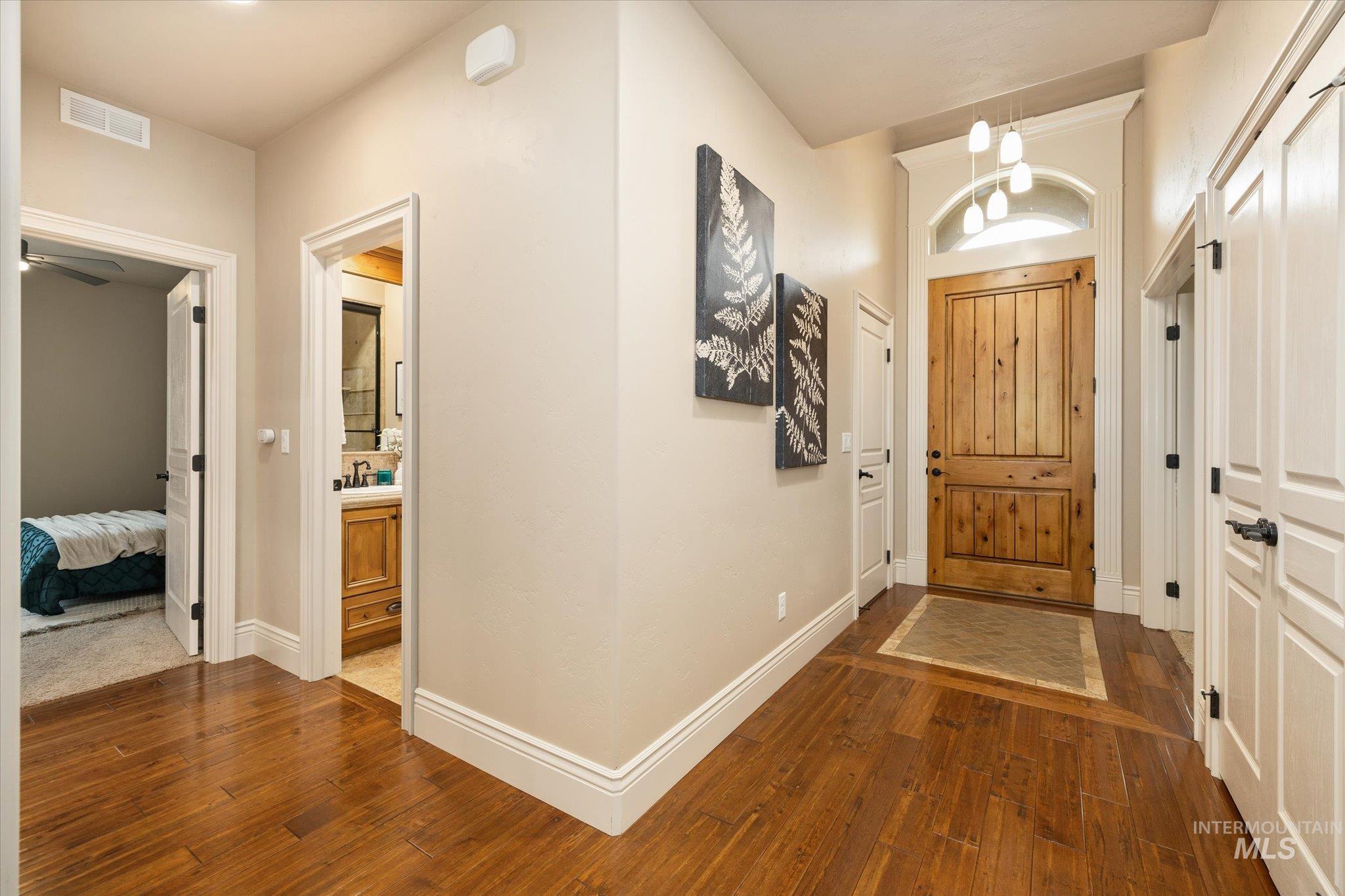 1664 W Par Ct, Eagle, Idaho 83616, 3 Bedrooms, 2 Bathrooms, Residential For Sale, Price $629,900,MLS 98978427