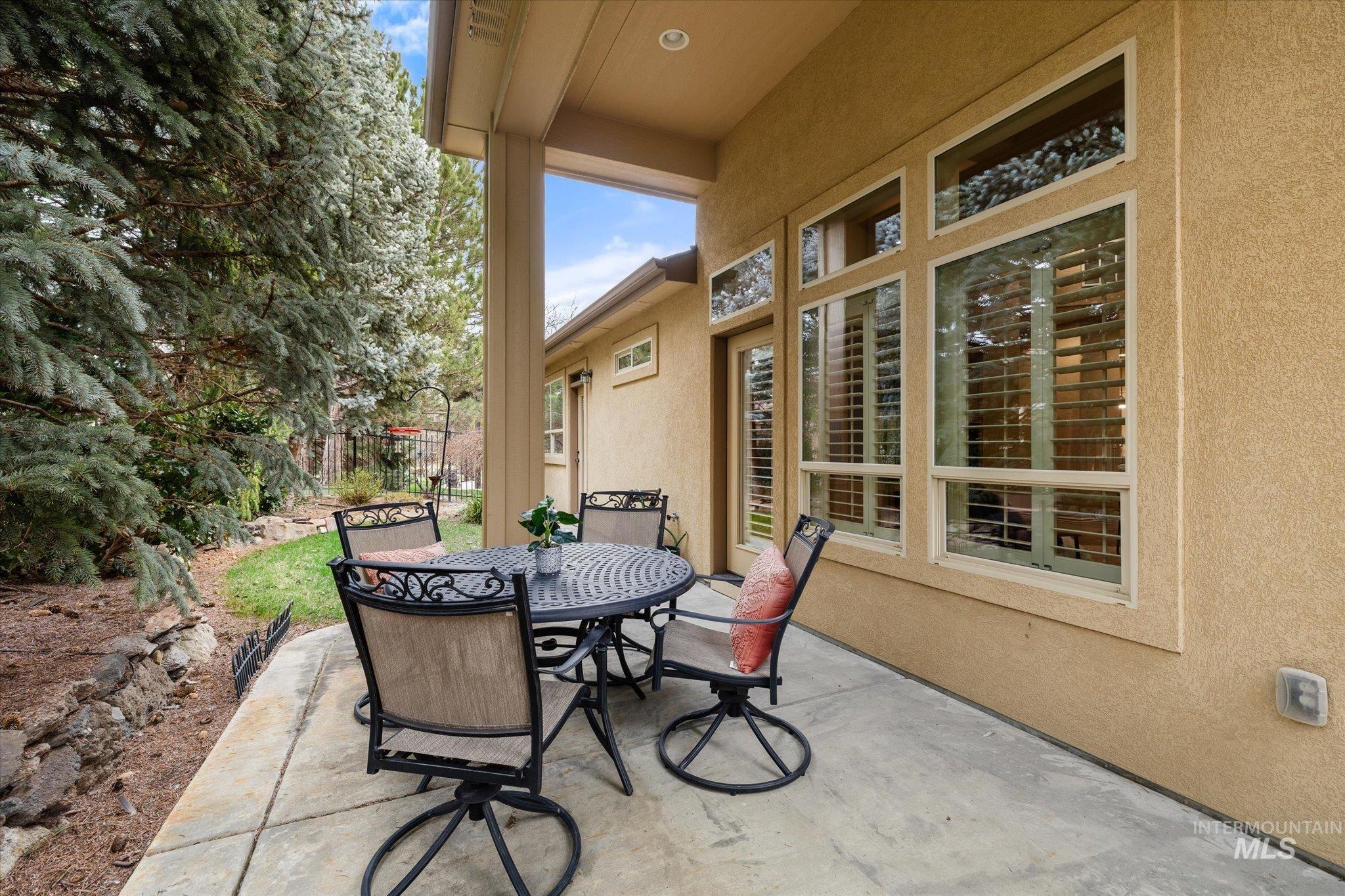 1664 W Par Ct, Eagle, Idaho 83616, 3 Bedrooms, 2 Bathrooms, Residential For Sale, Price $629,900,MLS 98978427