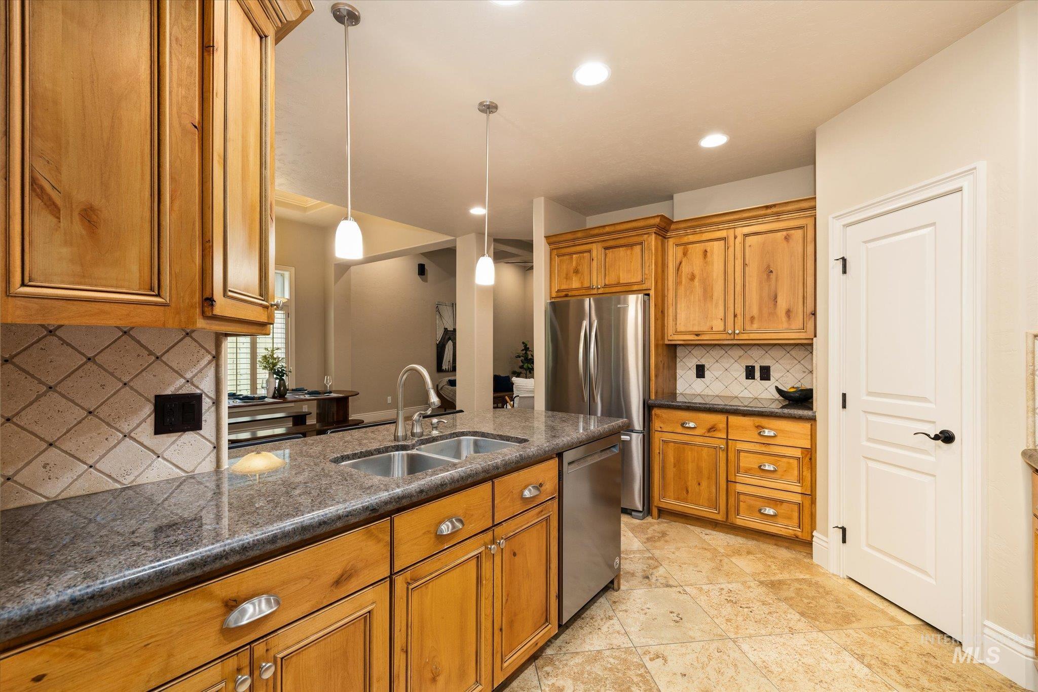 1664 W Par Ct, Eagle, Idaho 83616, 3 Bedrooms, 2 Bathrooms, Residential For Sale, Price $629,900,MLS 98978427