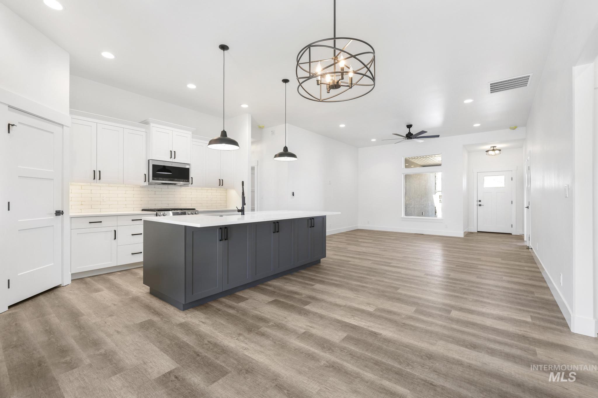 821 23rd Ave E, Jerome, Idaho 83338, 4 Bedrooms, 2 Bathrooms, Residential For Sale, Price $425,000,MLS 98978428