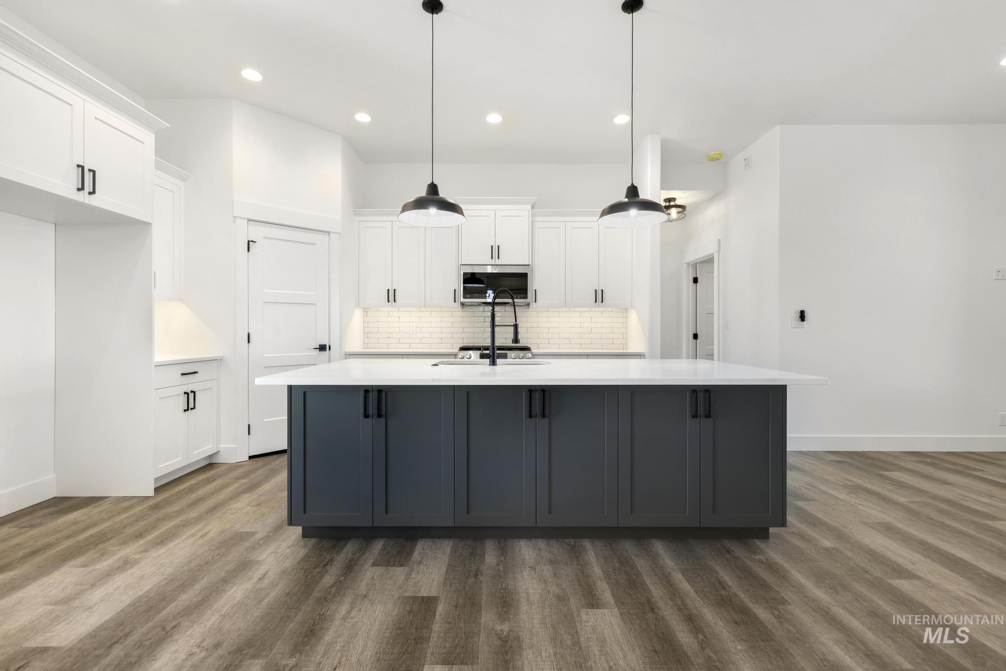 821 23rd Ave E, Jerome, Idaho 83338, 4 Bedrooms, 2 Bathrooms, Residential For Sale, Price $425,000,MLS 98978428