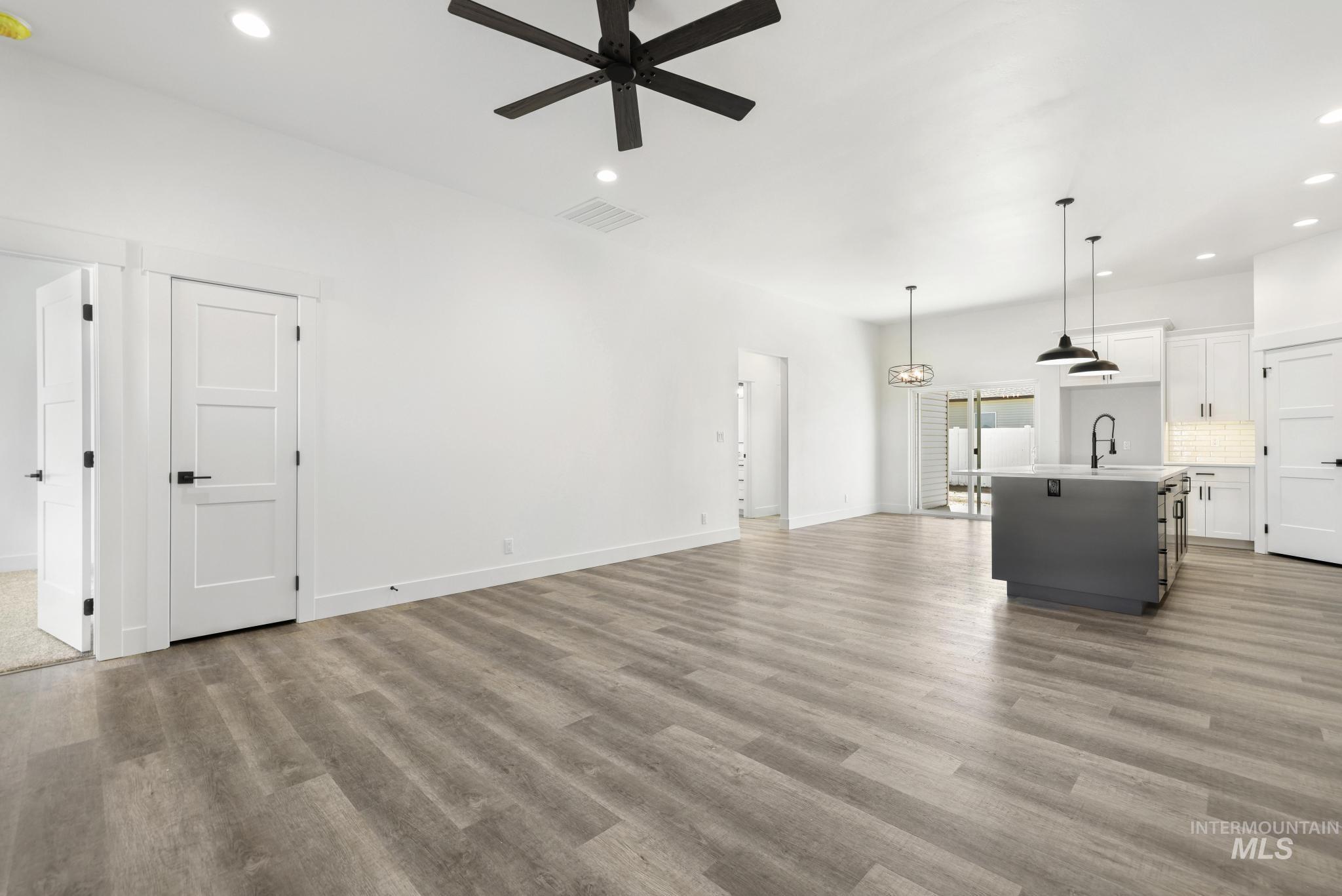 821 23rd Ave E, Jerome, Idaho 83338, 4 Bedrooms, 2 Bathrooms, Residential For Sale, Price $425,000,MLS 98978428