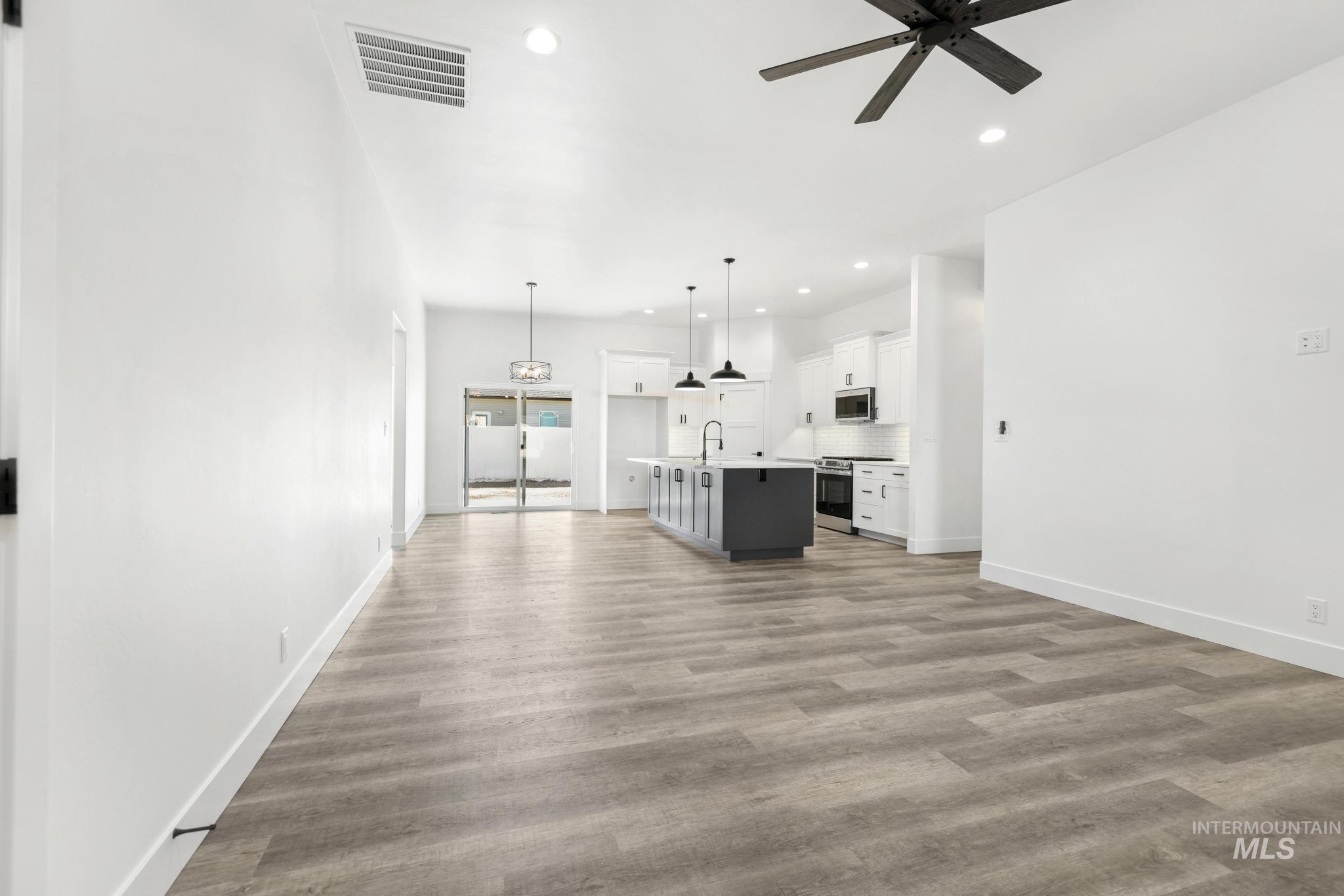 821 23rd Ave E, Jerome, Idaho 83338, 4 Bedrooms, 2 Bathrooms, Residential For Sale, Price $425,000,MLS 98978428