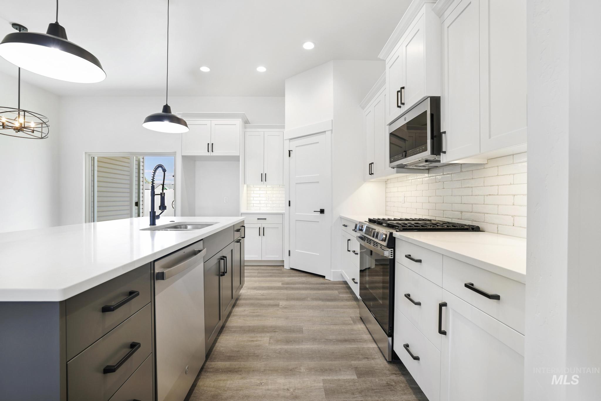 821 23rd Ave E, Jerome, Idaho 83338, 4 Bedrooms, 2 Bathrooms, Residential For Sale, Price $425,000,MLS 98978428