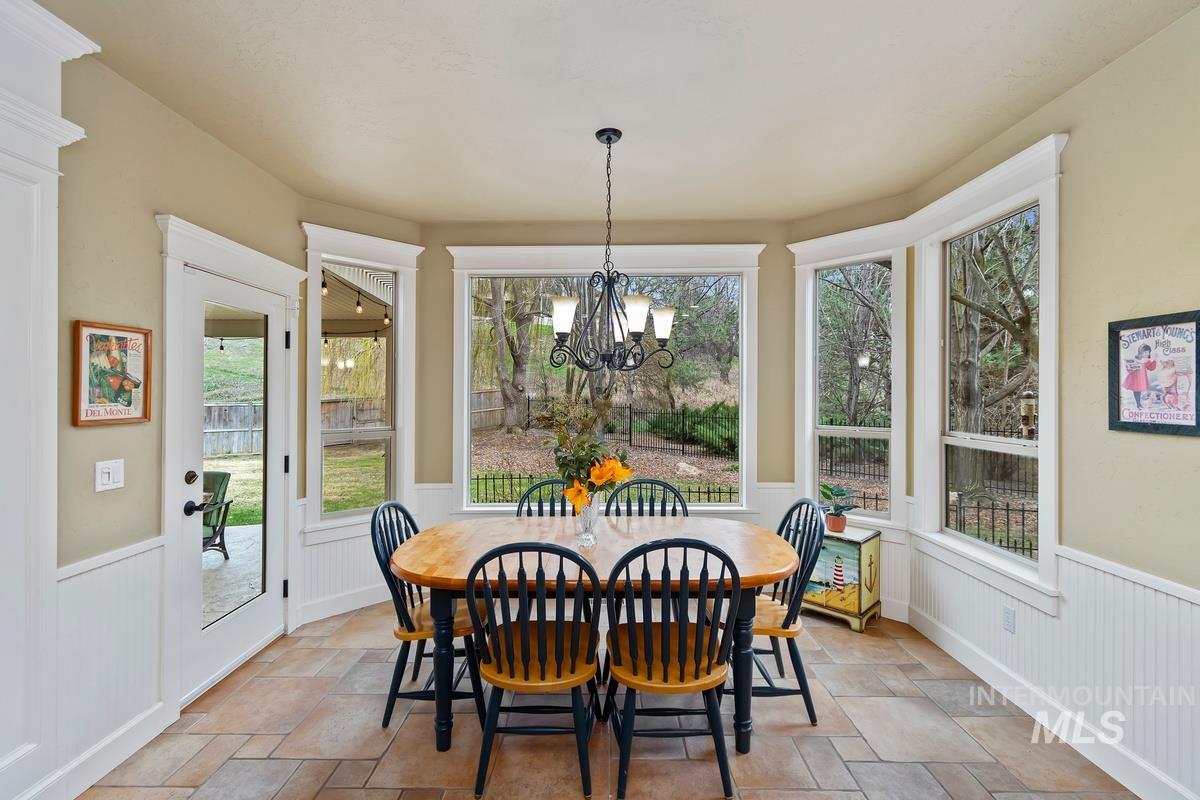 859 E Brookwood, Eagle, Idaho 83616, 5 Bedrooms, 3 Bathrooms, Residential For Sale, Price $1,049,000,MLS 98978429