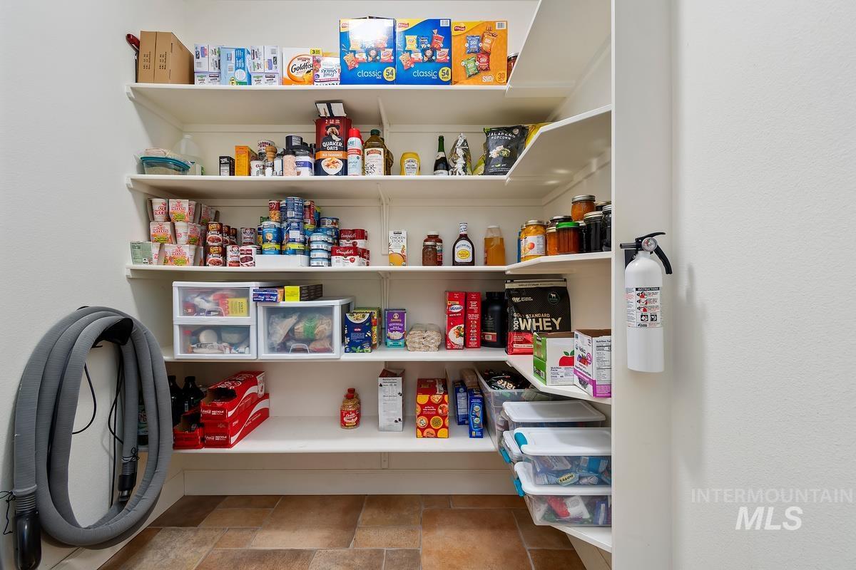 859 E Brookwood, Eagle, Idaho 83616, 5 Bedrooms, 3 Bathrooms, Residential For Sale, Price $1,049,000,MLS 98978429