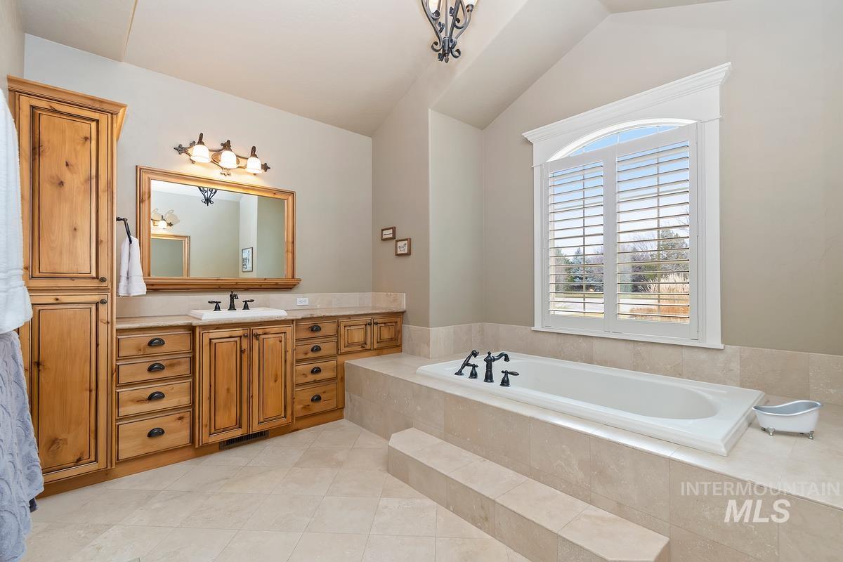 859 E Brookwood, Eagle, Idaho 83616, 5 Bedrooms, 3 Bathrooms, Residential For Sale, Price $1,049,000,MLS 98978429