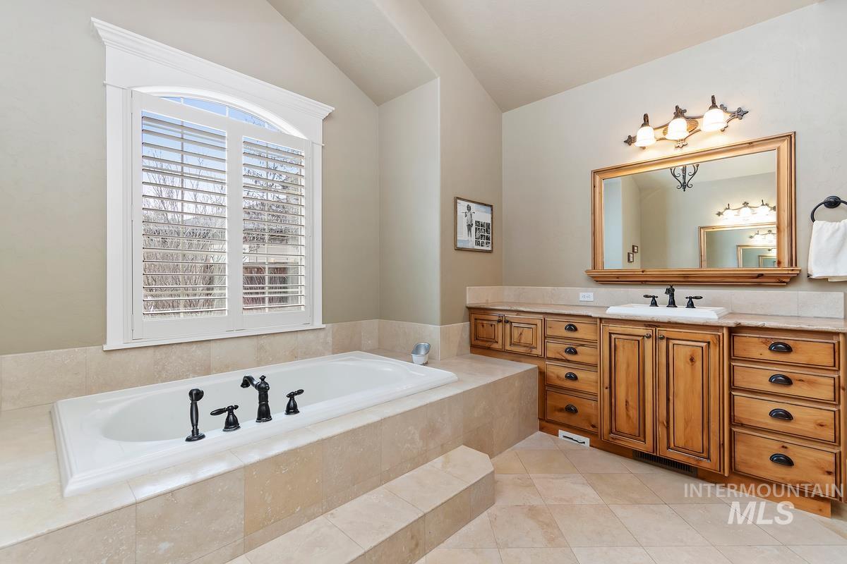 859 E Brookwood, Eagle, Idaho 83616, 5 Bedrooms, 3 Bathrooms, Residential For Sale, Price $1,049,000,MLS 98978429