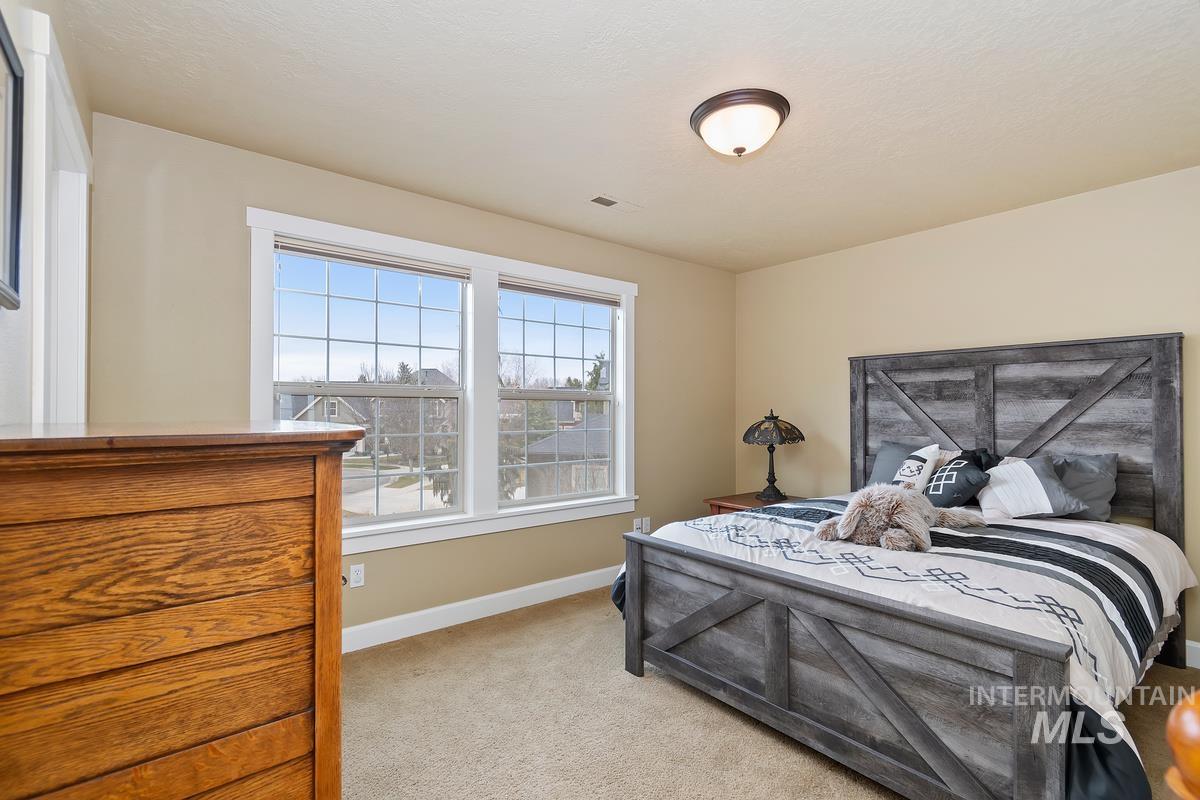 859 E Brookwood, Eagle, Idaho 83616, 5 Bedrooms, 3 Bathrooms, Residential For Sale, Price $1,049,000,MLS 98978429