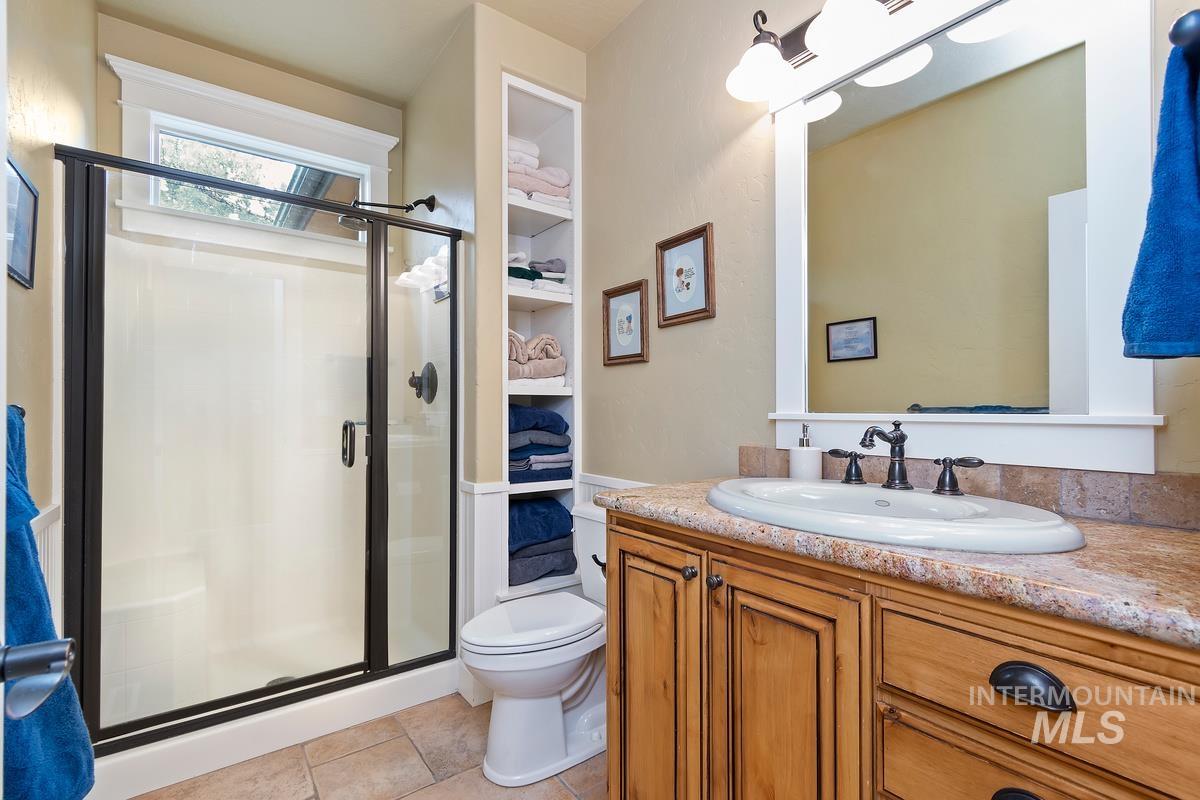 859 E Brookwood, Eagle, Idaho 83616, 5 Bedrooms, 3 Bathrooms, Residential For Sale, Price $1,049,000,MLS 98978429