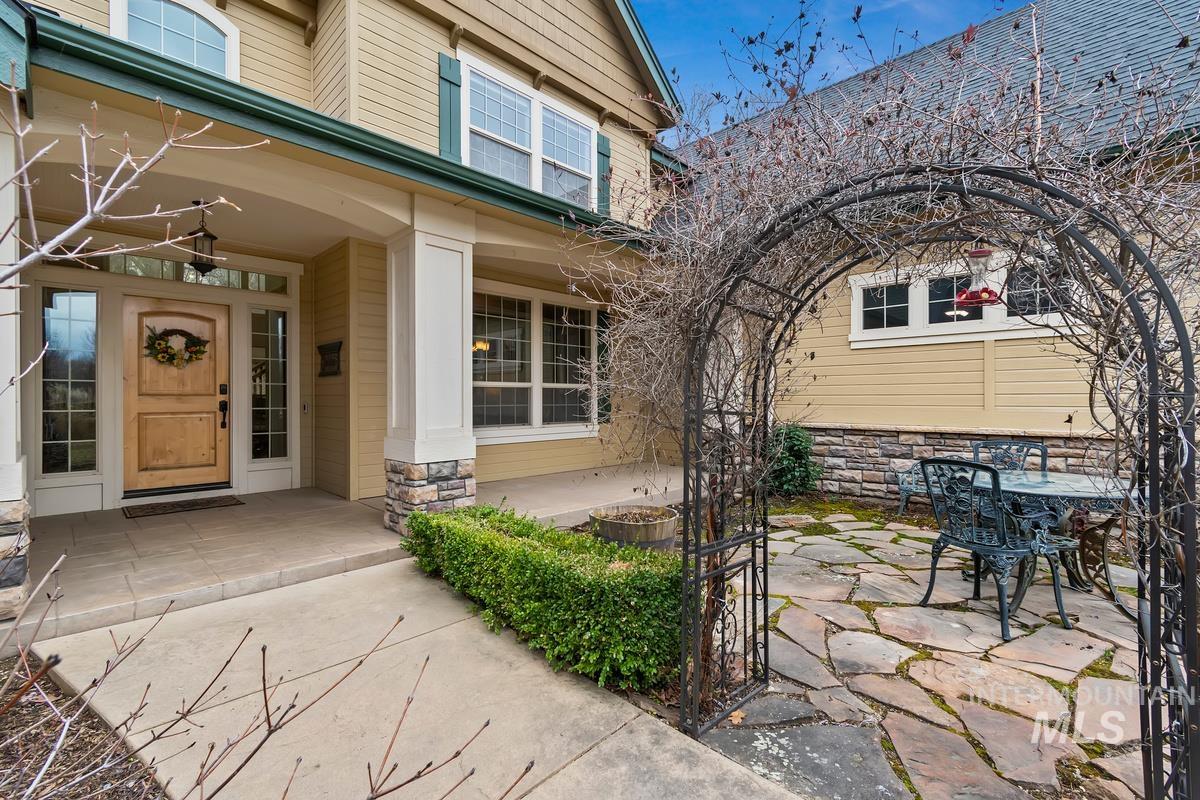 859 E Brookwood, Eagle, Idaho 83616, 5 Bedrooms, 3 Bathrooms, Residential For Sale, Price $1,049,000,MLS 98978429