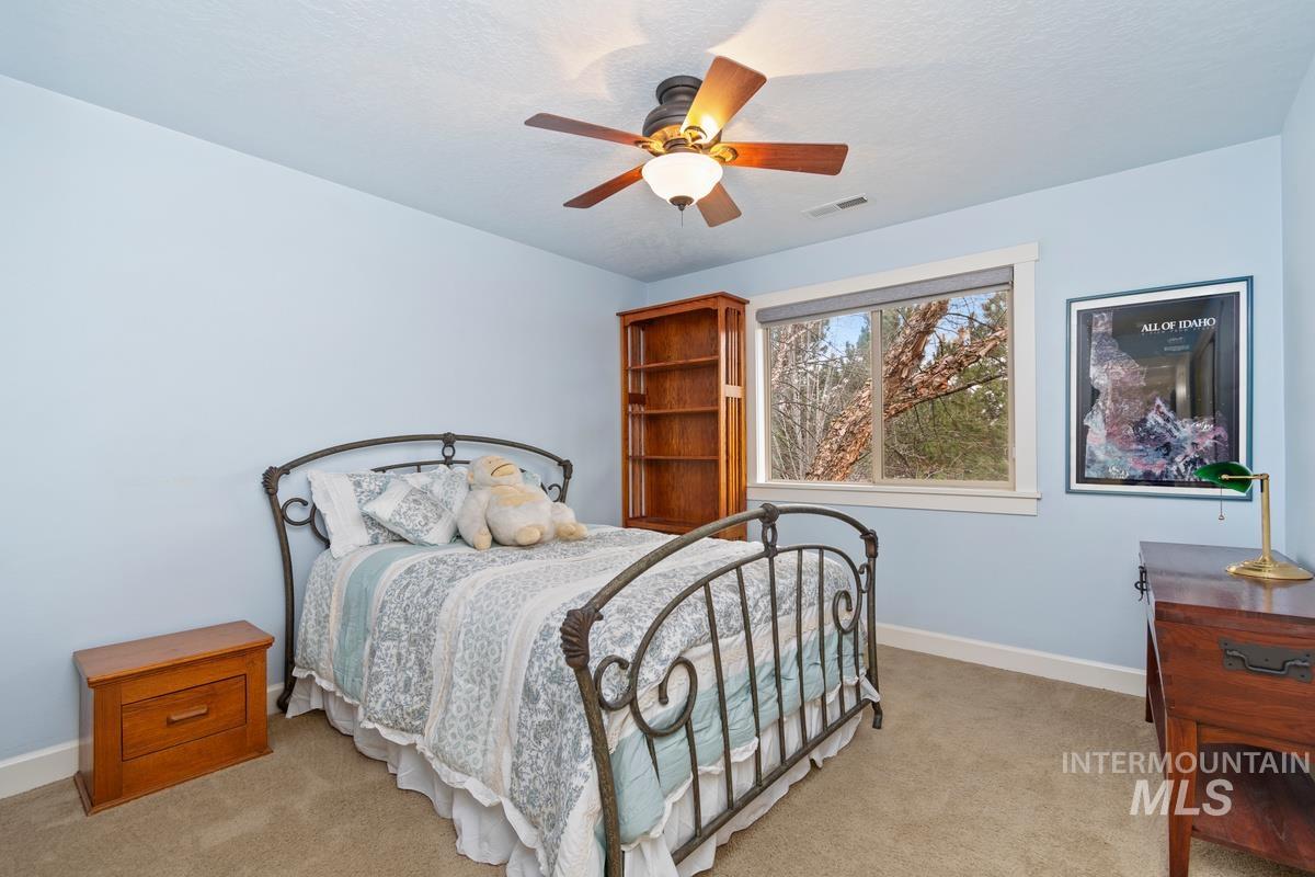 859 E Brookwood, Eagle, Idaho 83616, 5 Bedrooms, 3 Bathrooms, Residential For Sale, Price $1,049,000,MLS 98978429