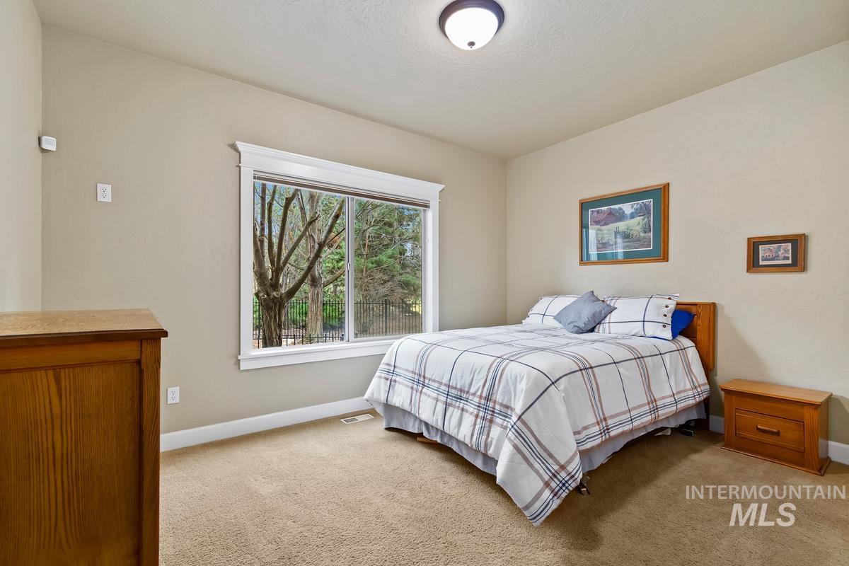 859 E Brookwood, Eagle, Idaho 83616, 5 Bedrooms, 3 Bathrooms, Residential For Sale, Price $1,049,000,MLS 98978429