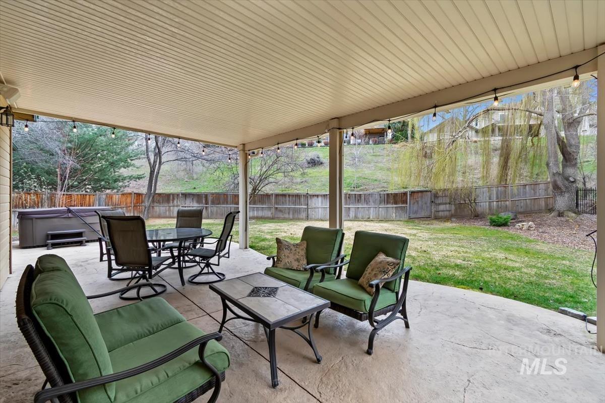 859 E Brookwood, Eagle, Idaho 83616, 5 Bedrooms, 3 Bathrooms, Residential For Sale, Price $1,049,000,MLS 98978429