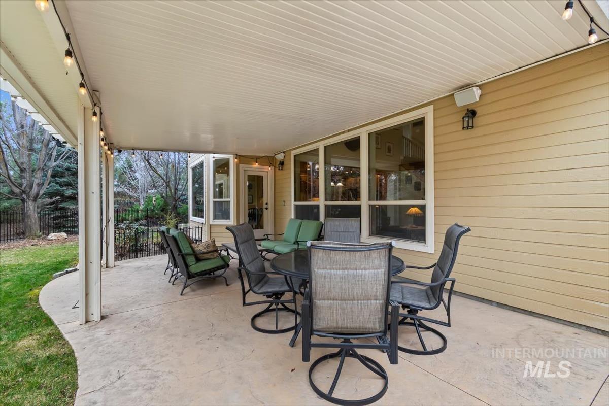 859 E Brookwood, Eagle, Idaho 83616, 5 Bedrooms, 3 Bathrooms, Residential For Sale, Price $1,049,000,MLS 98978429