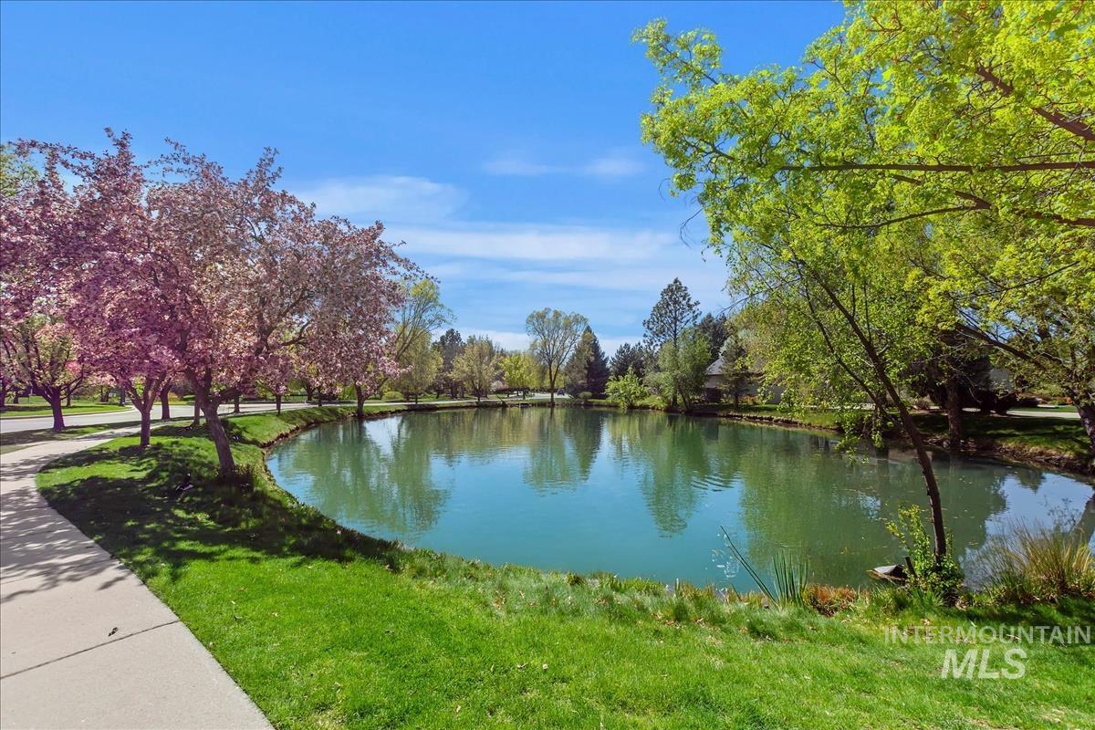 859 E Brookwood, Eagle, Idaho 83616, 5 Bedrooms, 3 Bathrooms, Residential For Sale, Price $1,049,000,MLS 98978429