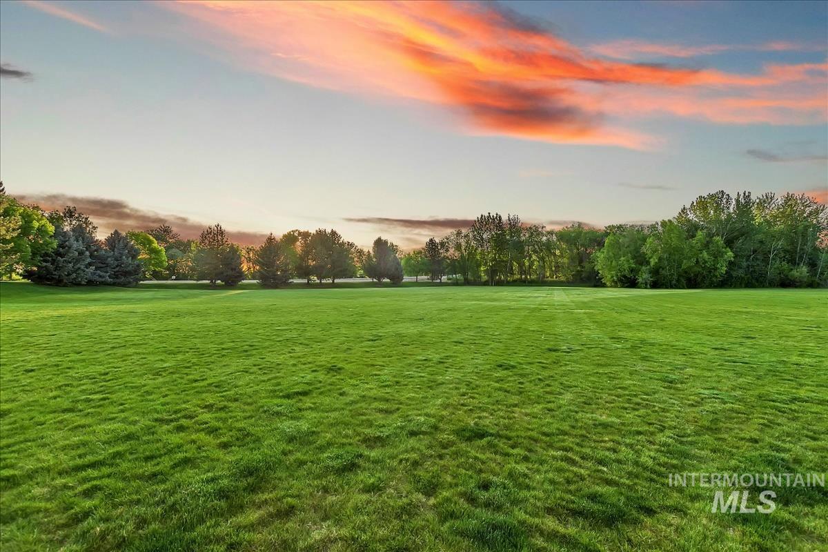 859 E Brookwood, Eagle, Idaho 83616, 5 Bedrooms, 3 Bathrooms, Residential For Sale, Price $1,049,000,MLS 98978429