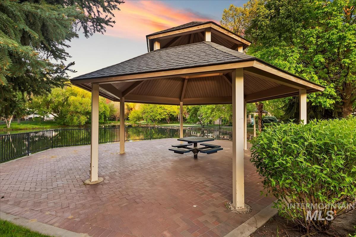 859 E Brookwood, Eagle, Idaho 83616, 5 Bedrooms, 3 Bathrooms, Residential For Sale, Price $1,049,000,MLS 98978429