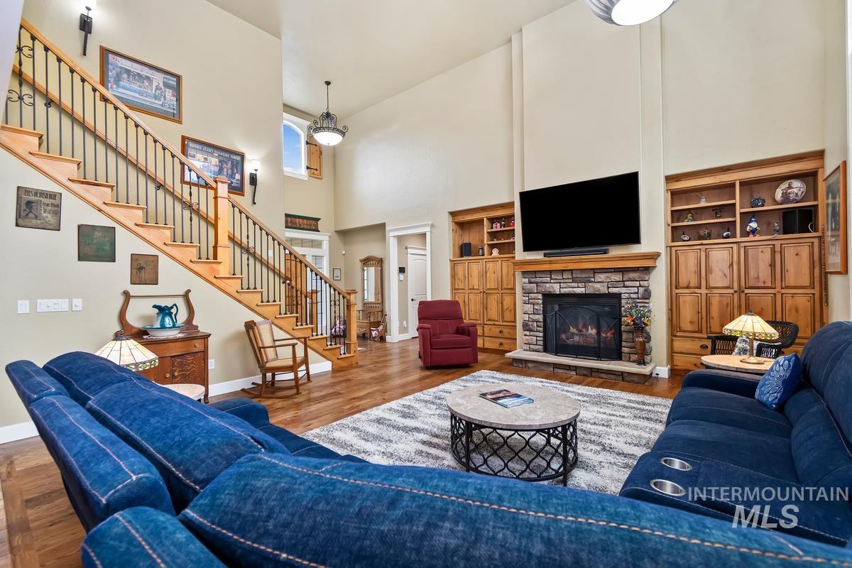 859 E Brookwood, Eagle, Idaho 83616, 5 Bedrooms, 3 Bathrooms, Residential For Sale, Price $1,049,000,MLS 98978429