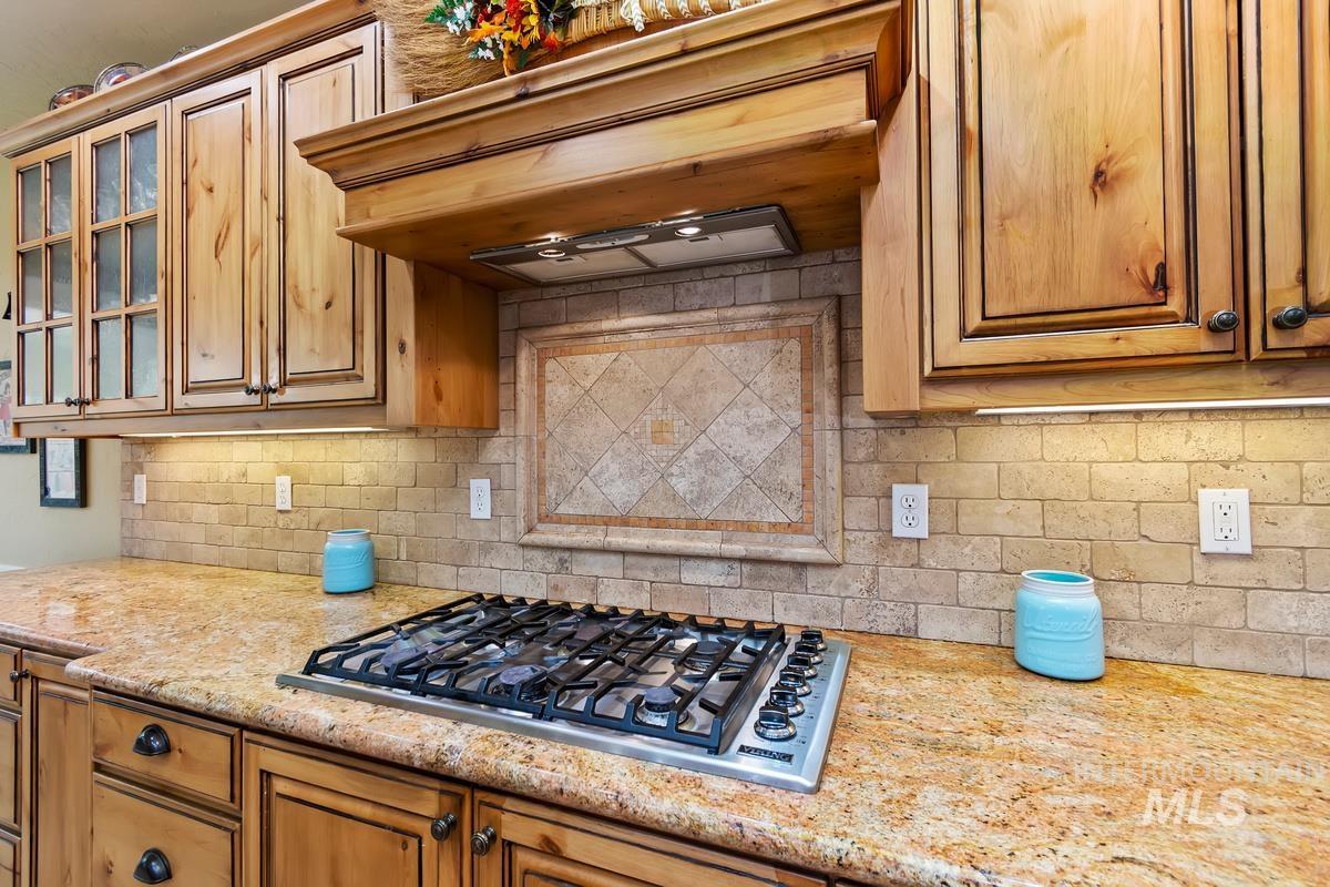 859 E Brookwood, Eagle, Idaho 83616, 5 Bedrooms, 3 Bathrooms, Residential For Sale, Price $1,049,000,MLS 98978429