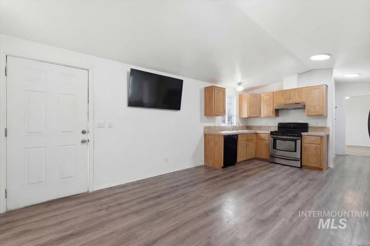 1325 N Arrow Ln, Boise, Idaho 83704, 2 Bedrooms, 2 Bathrooms, Residential For Sale, Price $65,000,MLS 98978431