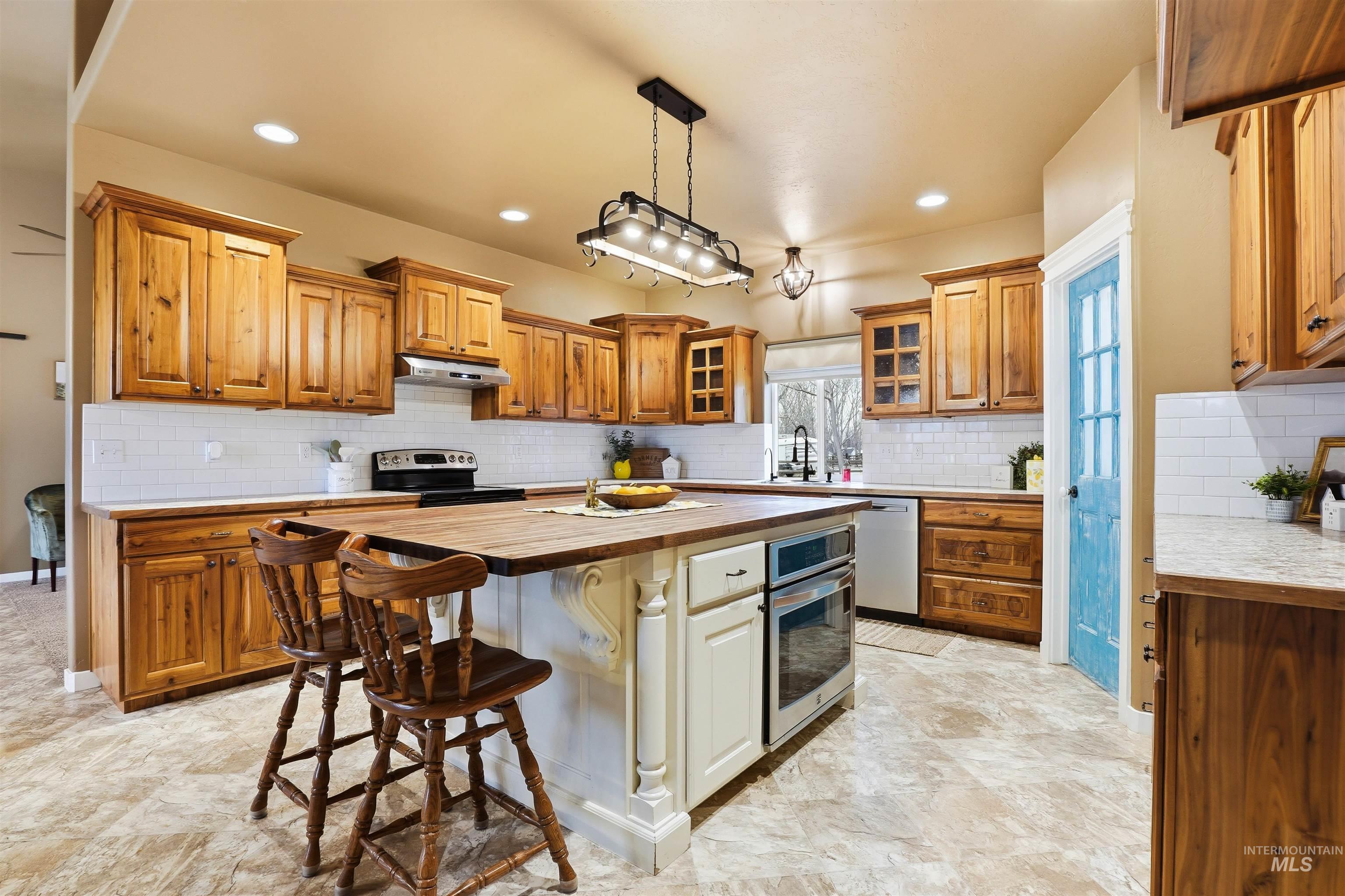 2380 Lower Pond Lane, Homedale, Idaho 83628-5100, 4 Bedrooms, 3 Bathrooms, Residential For Sale, Price $780,000,MLS 98978434