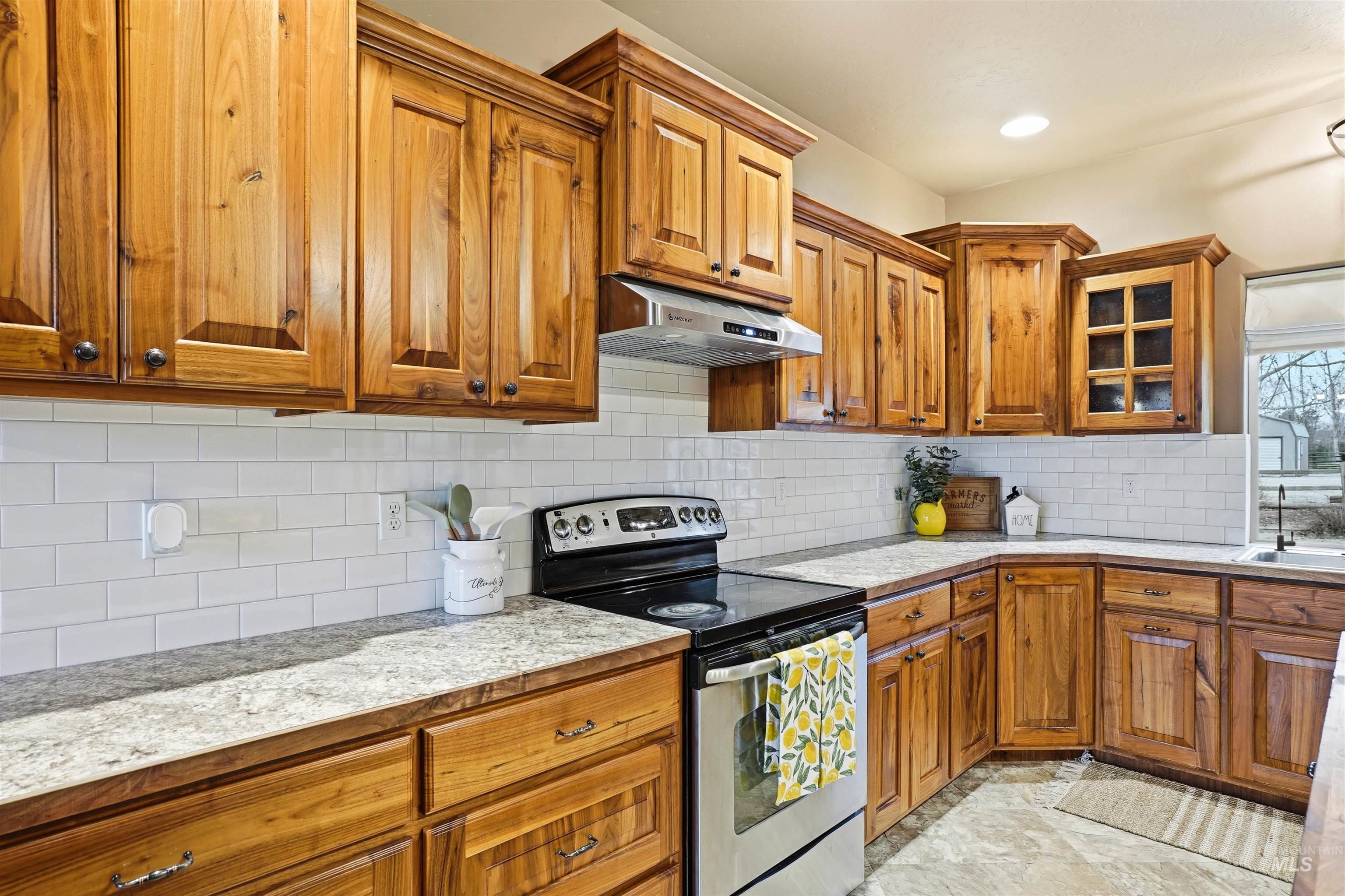 2380 Lower Pond Lane, Homedale, Idaho 83628-5100, 4 Bedrooms, 3 Bathrooms, Residential For Sale, Price $780,000,MLS 98978434