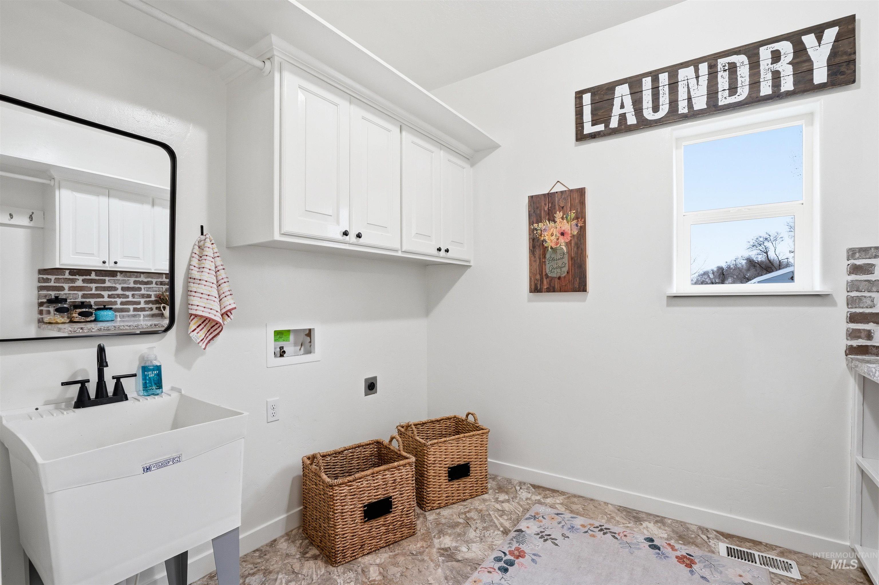 2380 Lower Pond Lane, Homedale, Idaho 83628-5100, 4 Bedrooms, 3 Bathrooms, Residential For Sale, Price $780,000,MLS 98978434