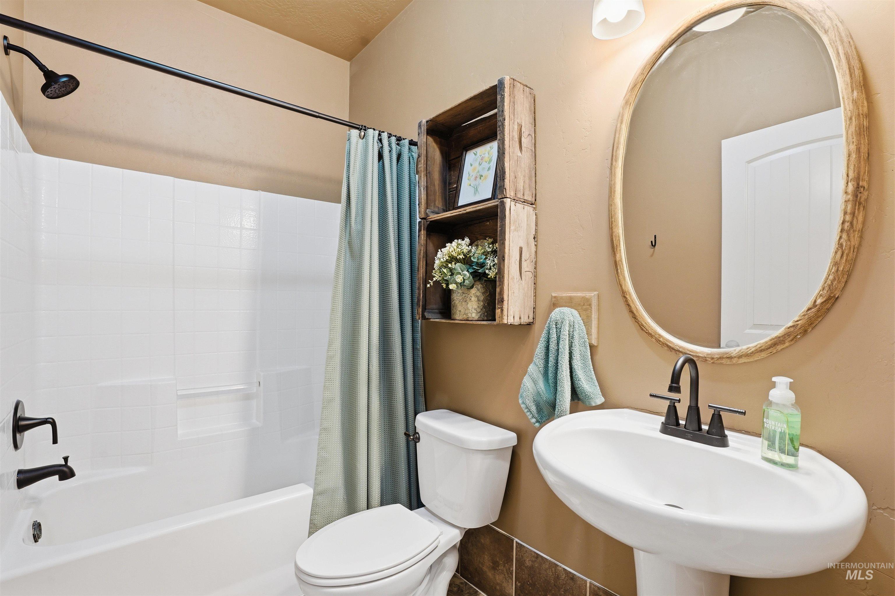 2380 Lower Pond Lane, Homedale, Idaho 83628-5100, 4 Bedrooms, 3 Bathrooms, Residential For Sale, Price $780,000,MLS 98978434