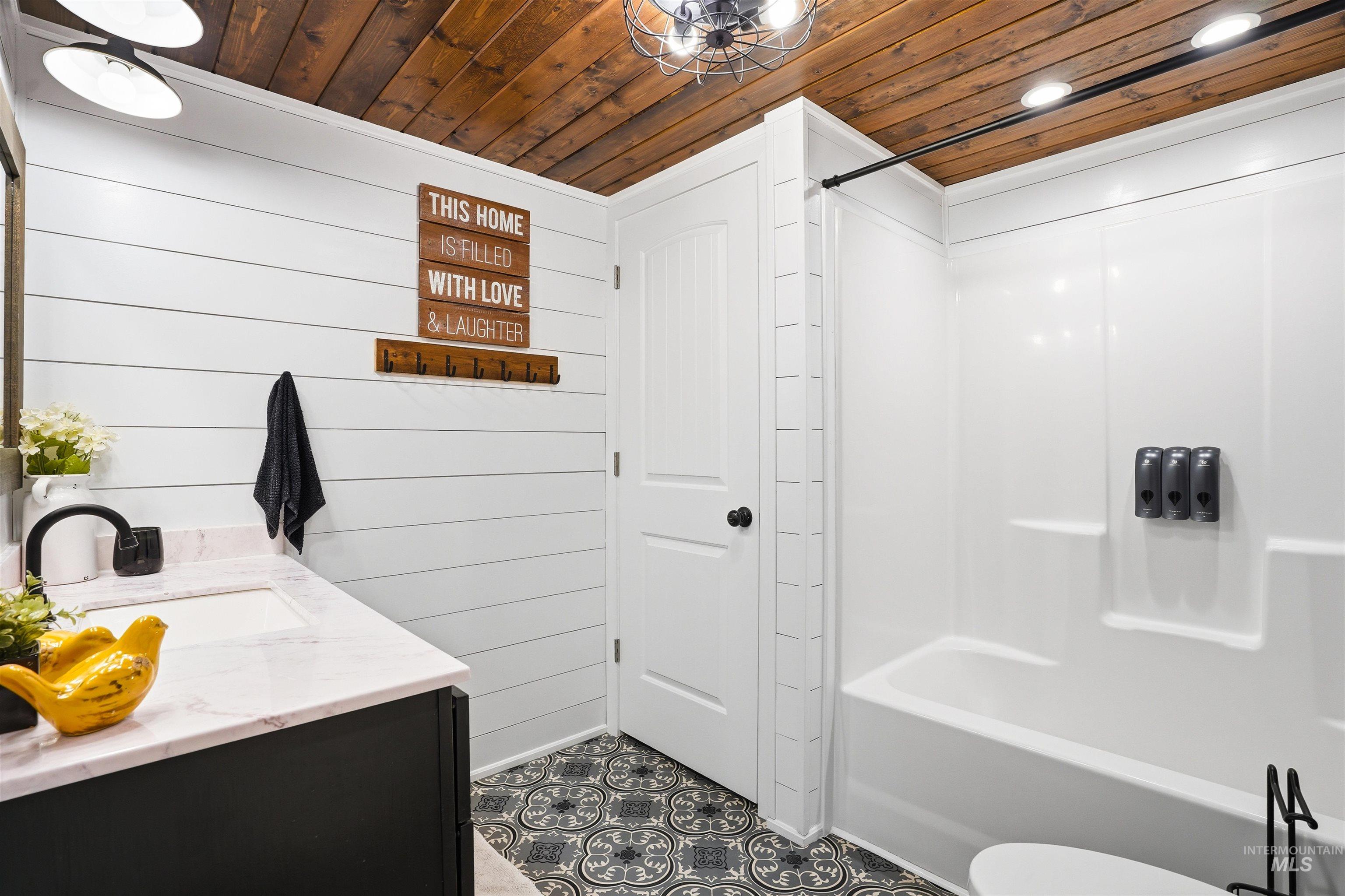 2380 Lower Pond Lane, Homedale, Idaho 83628-5100, 4 Bedrooms, 3 Bathrooms, Residential For Sale, Price $780,000,MLS 98978434