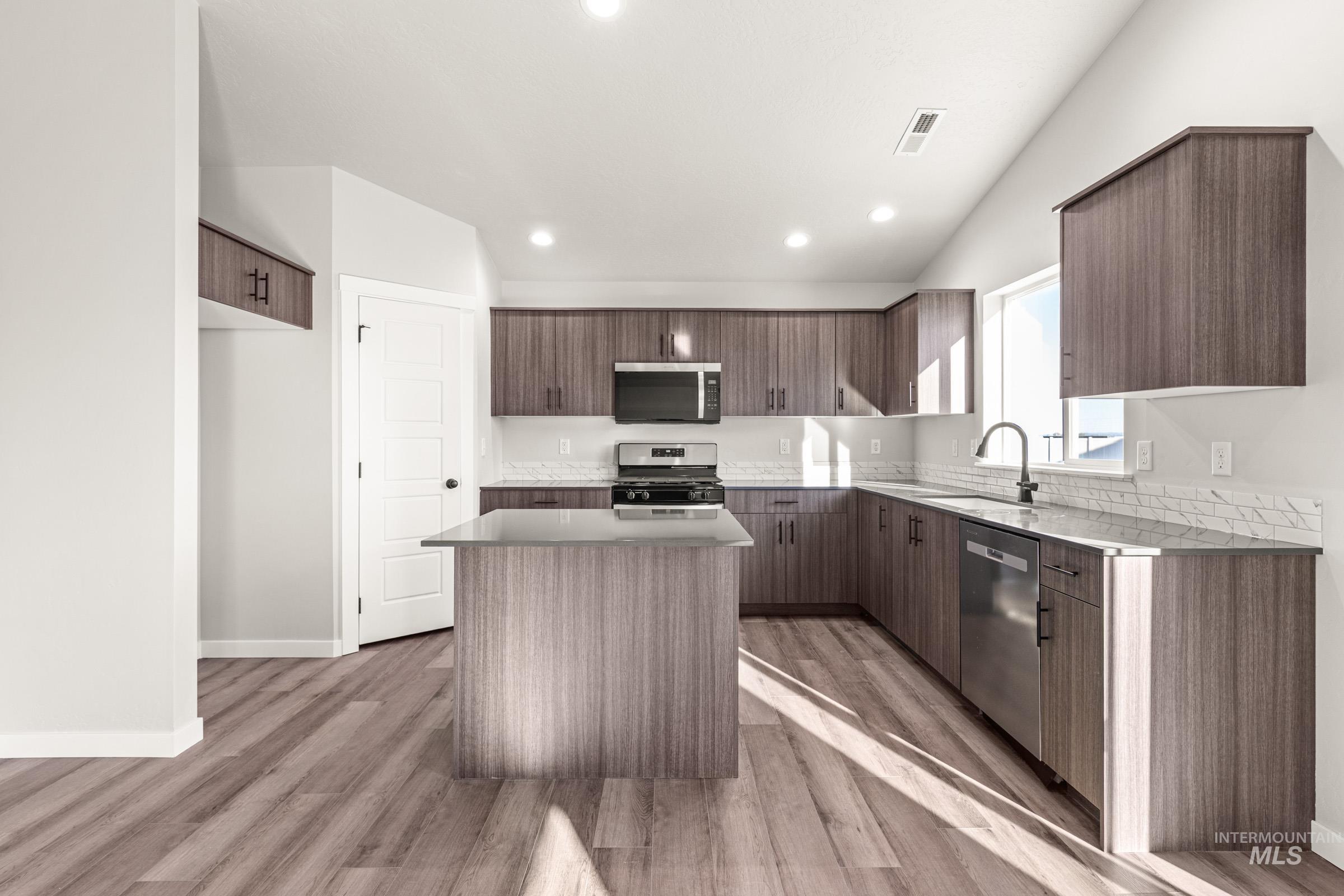 5214 E Phelps Lake Dr, Nampa, Idaho 83687, 4 Bedrooms, 2 Bathrooms, Residential For Sale, Price $459,990,MLS 98978443