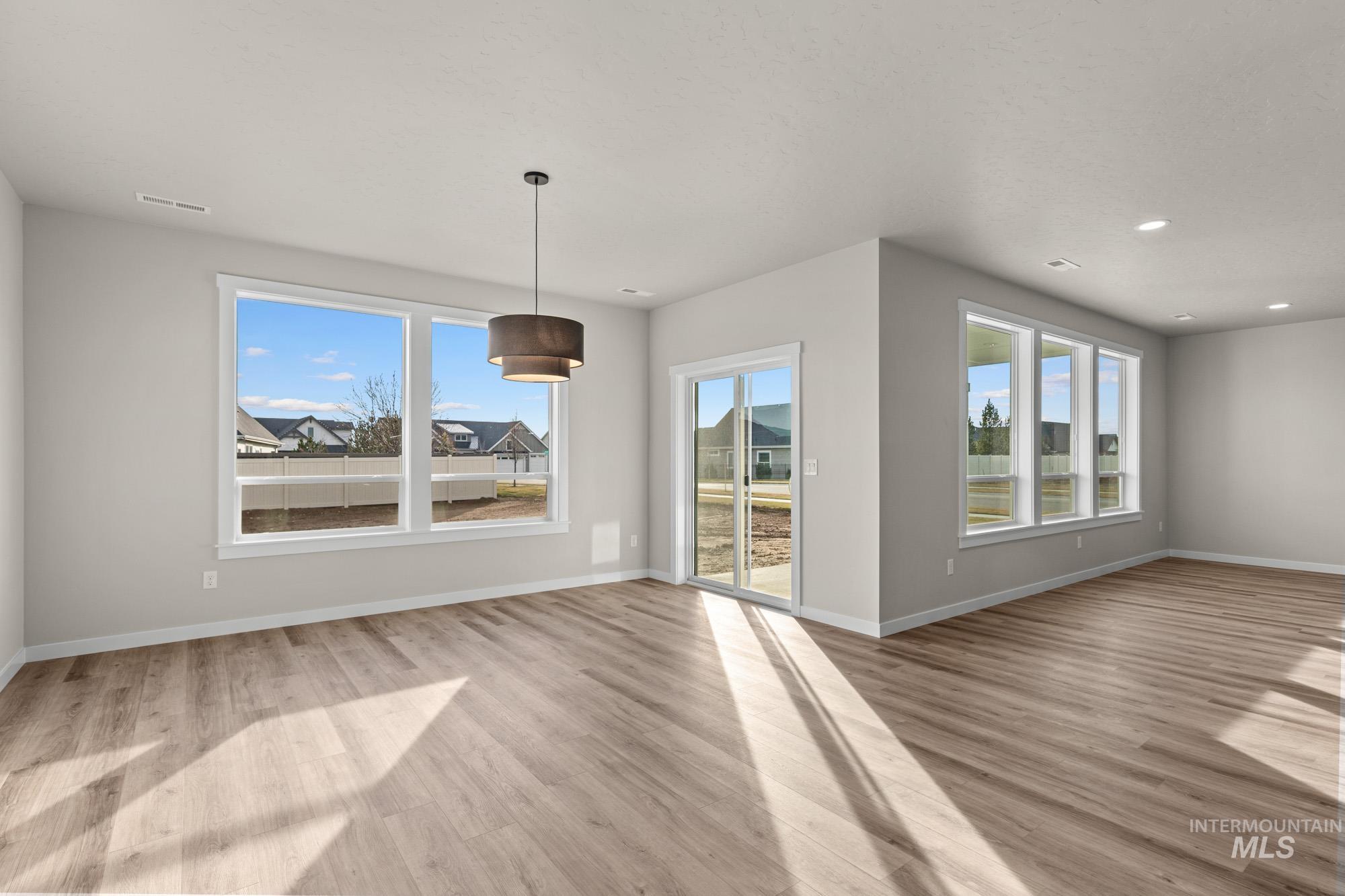 7060 E Amber Springs St, Nampa, Idaho 83687, 4 Bedrooms, 2.5 Bathrooms, Residential For Sale, Price $574,990,MLS 98978448