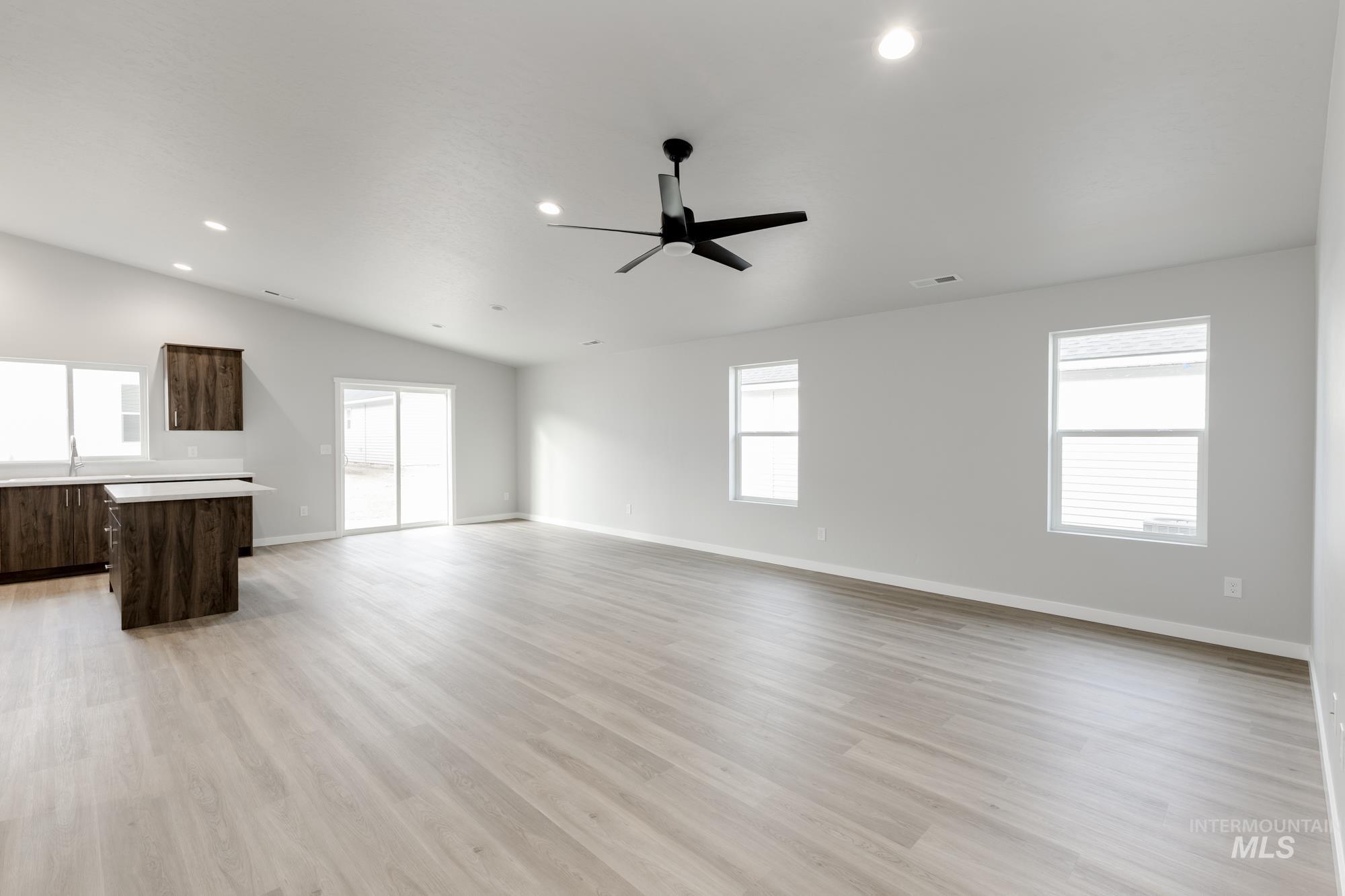 517 Pine St, New Plymouth, Idaho 83655, 4 Bedrooms, 2 Bathrooms, Residential For Sale, Price $424,990,MLS 98978450