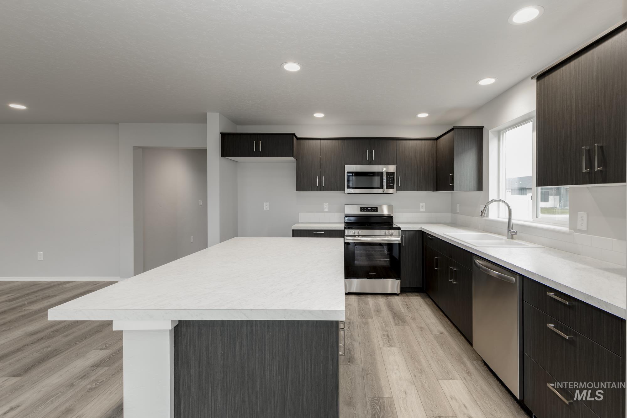 2898 W Taiban Creek Dr, Kuna, Idaho 83634, 5 Bedrooms, 3 Bathrooms, Residential For Sale, Price $519,990,MLS 98978452