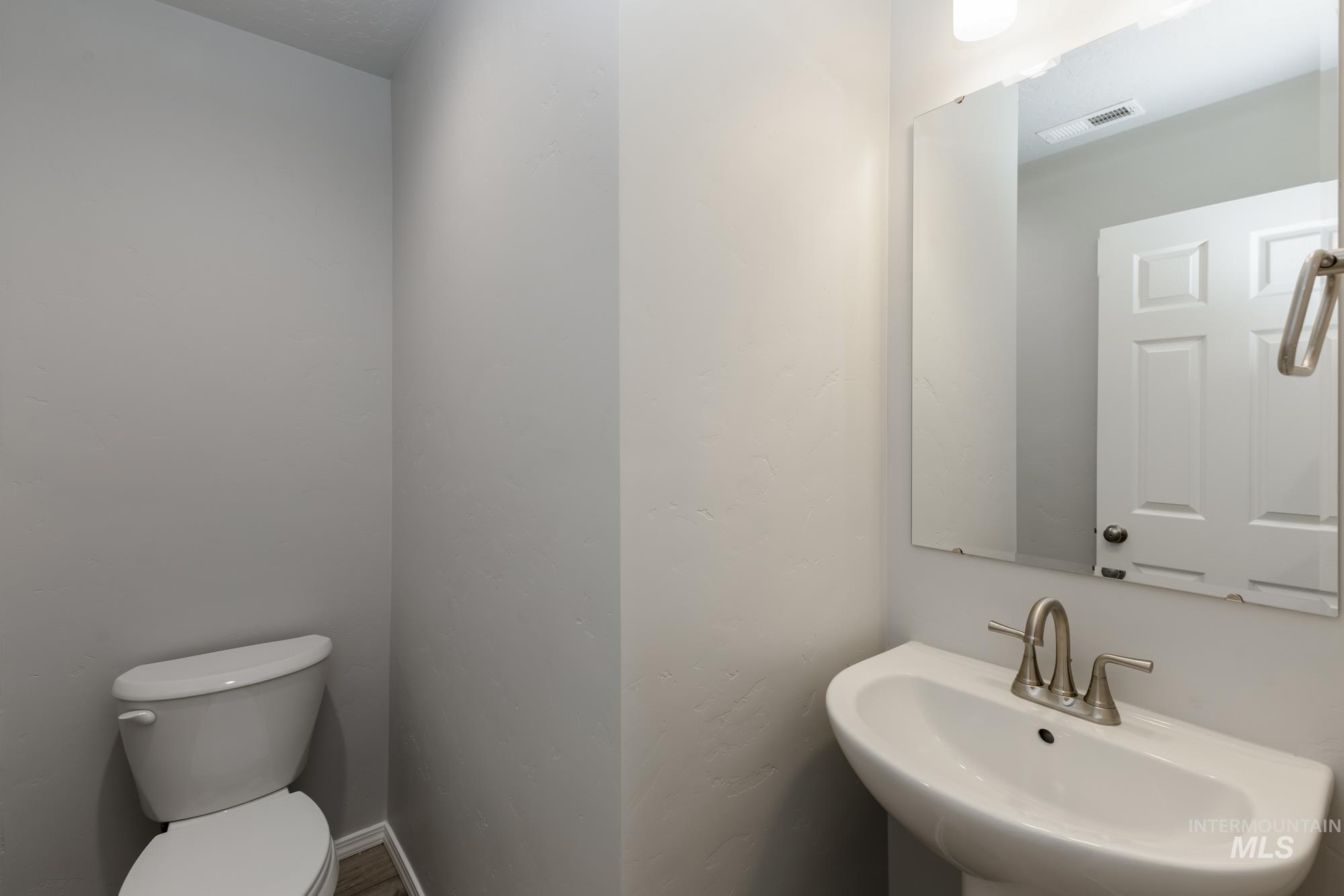 2898 W Taiban Creek Dr, Kuna, Idaho 83634, 5 Bedrooms, 3 Bathrooms, Residential For Sale, Price $519,990,MLS 98978452