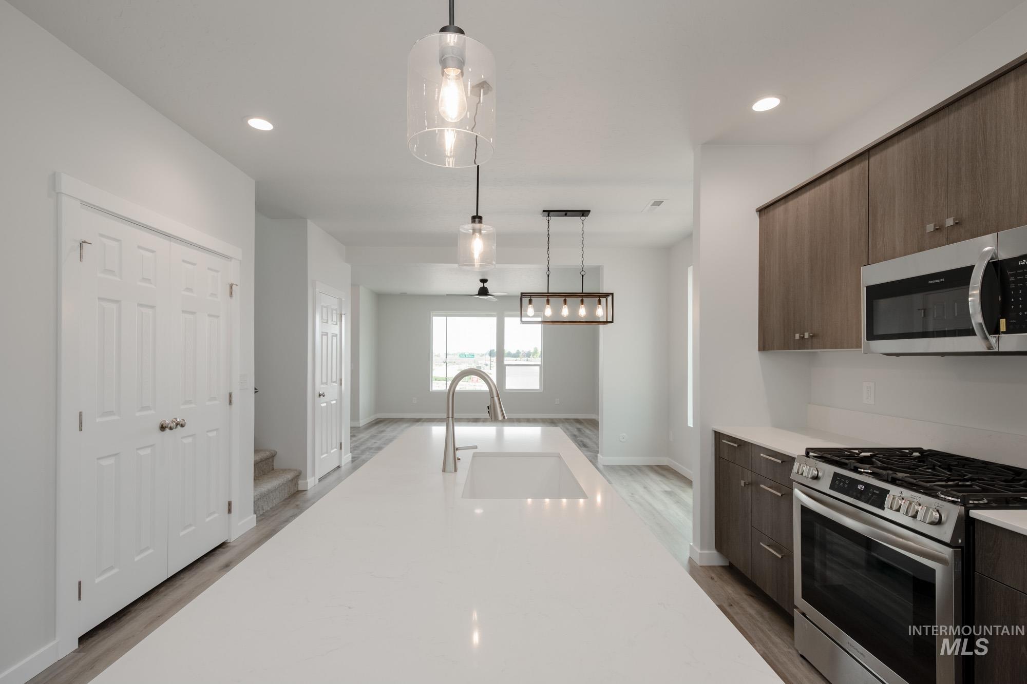 6917 S Harvest Cove Ave, Boise, Idaho 83709, 3 Bedrooms, 2.5 Bathrooms, Residential For Sale, Price $474,990,MLS 98978455