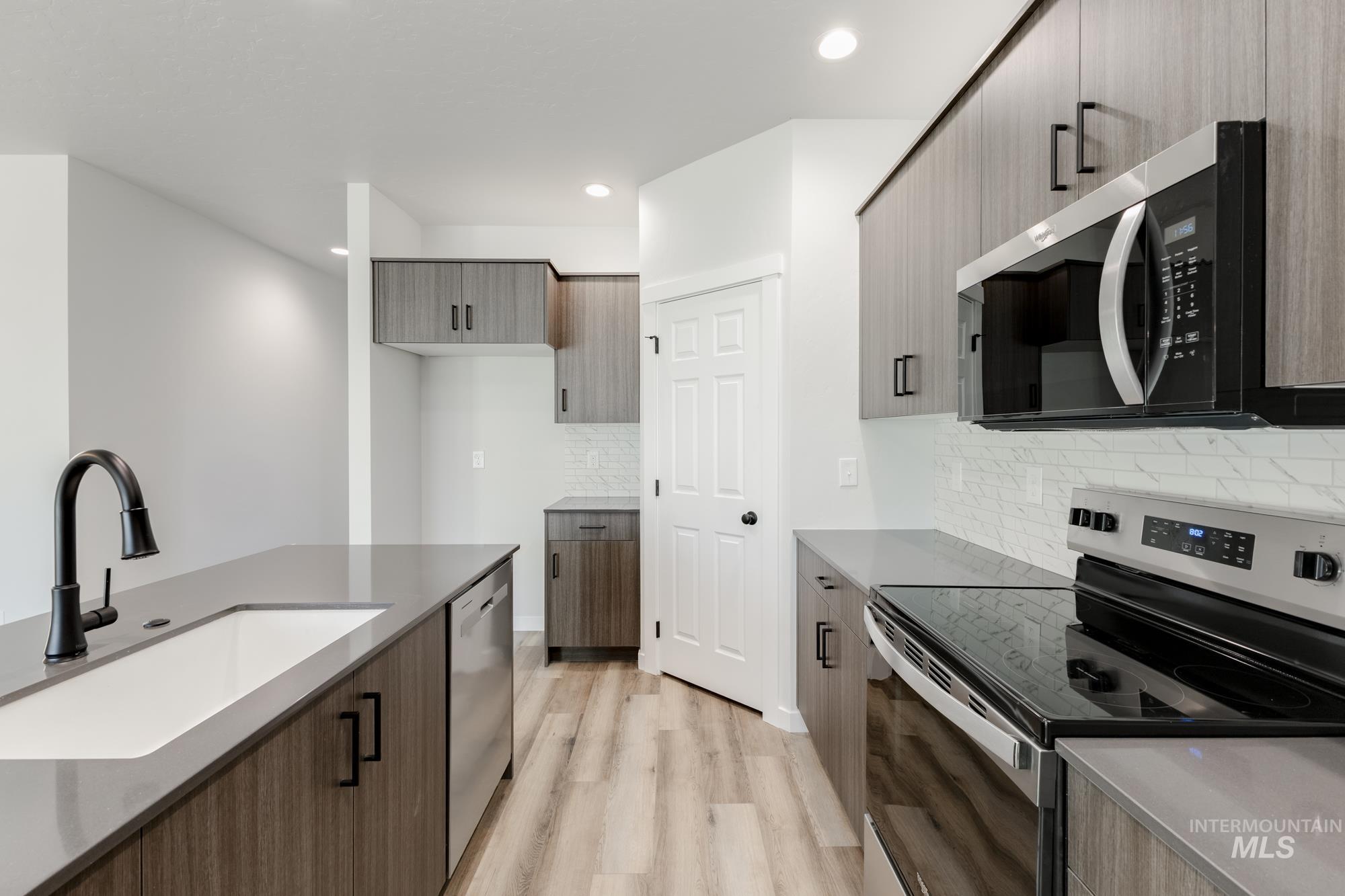 6943 S Harvest Cove Ave, Boise, Idaho 83709, 3 Bedrooms, 2.5 Bathrooms, Residential For Sale, Price $484,990,MLS 98978457