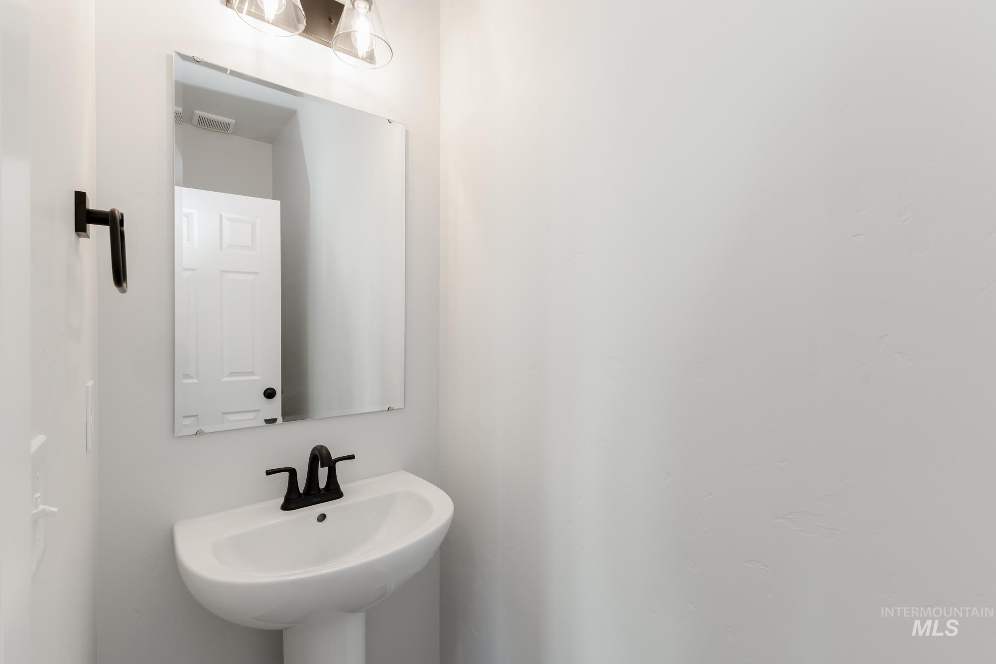 6943 S Harvest Cove Ave, Boise, Idaho 83709, 3 Bedrooms, 2.5 Bathrooms, Residential For Sale, Price $484,990,MLS 98978457